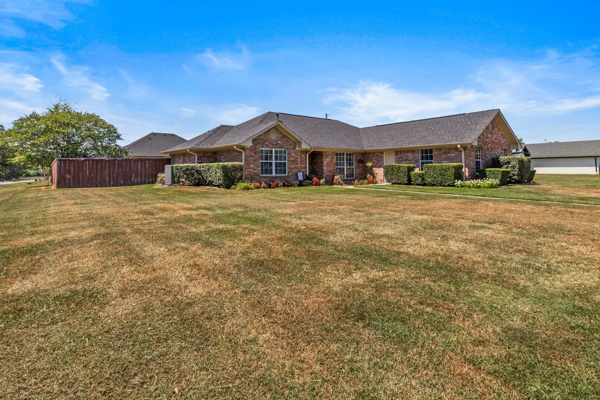 Single Family Residence For Sale in Titus County , 2701 Silver Spring Trail, Mt Pleasant, Texas 75455, 3 Bedroom, 3 Bathroom, 2 Garage spaces, 1,642 Sqft, built in 1999, mls#21373726, Real Estate Agent in Mt Pleasant, Homes For Sale in Titus county, Homes For Sale in Mt Pleasant, Realtor in Mt Pleasant Texas, Real Estate Brokerage Independent Realty Texas, Luminita Cordes Realtor