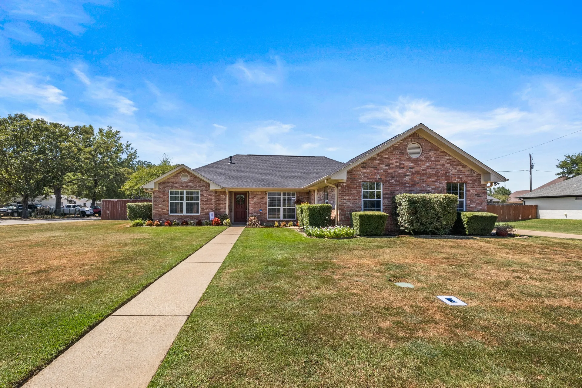 Single Family Residence For Sale in Titus County , 2701 Silver Spring Trail, Mt Pleasant, Texas 75455, 3 Bedroom, 3 Bathroom, 2 Garage spaces, 1,642 Sqft, built in 1999, mls#21373726, Real Estate Agent in Mt Pleasant, Homes For Sale in Titus county, Homes For Sale in Mt Pleasant, Realtor in Mt Pleasant Texas, Real Estate Brokerage Independent Realty Texas, Luminita Cordes Realtor