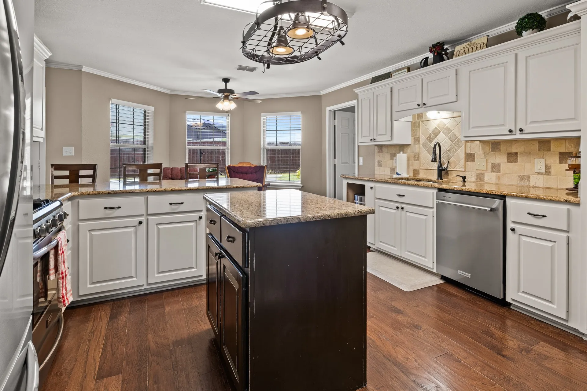 Single Family Residence For Sale in Titus County , 2701 Silver Spring Trail, Mt Pleasant, Texas 75455, 3 Bedroom, 3 Bathroom, 2 Garage spaces, 1,642 Sqft, built in 1999, mls#21373726, Real Estate Agent in Mt Pleasant, Homes For Sale in Titus county, Homes For Sale in Mt Pleasant, Realtor in Mt Pleasant Texas, Real Estate Brokerage Independent Realty Texas, Luminita Cordes Realtor