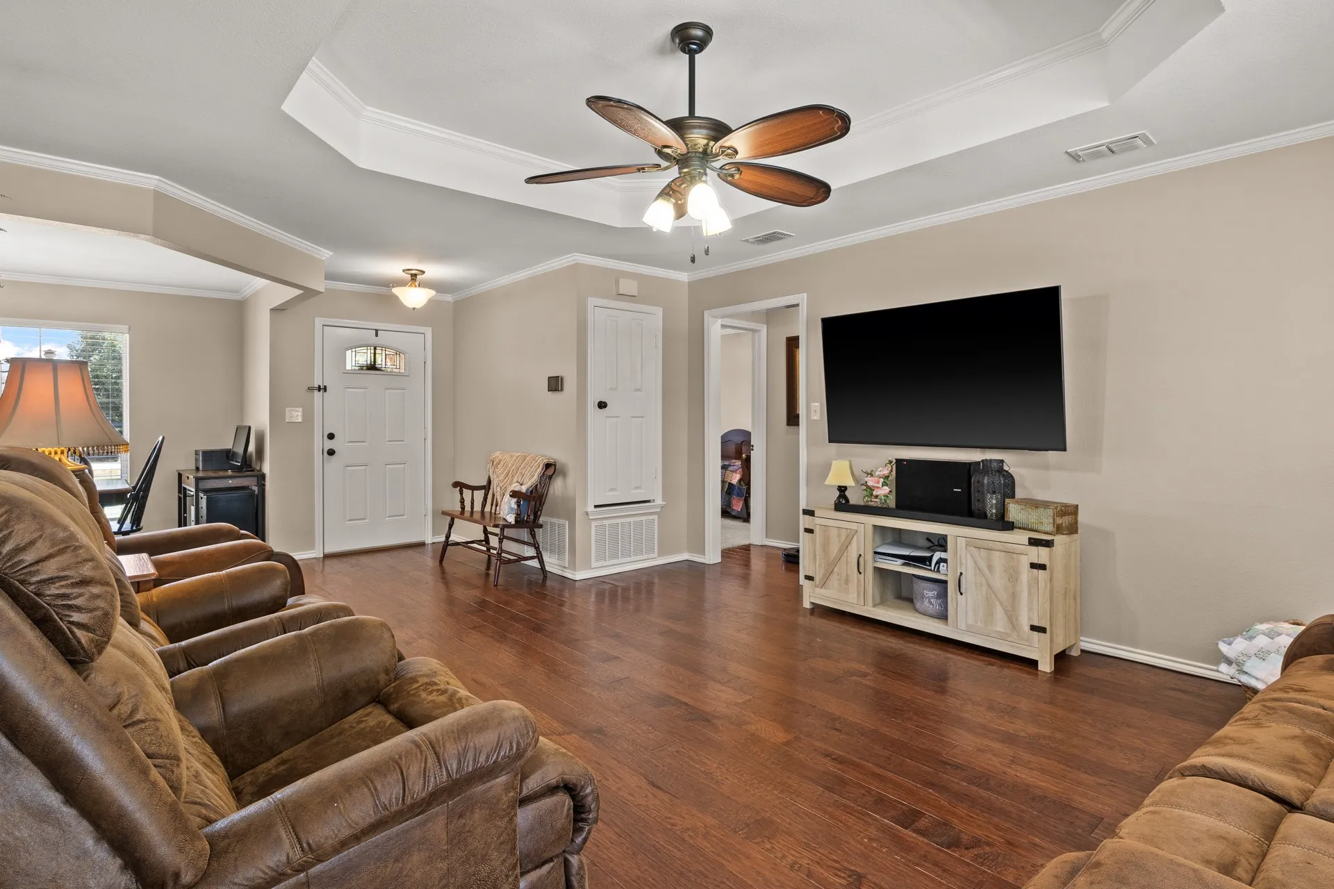 Single Family Residence For Sale in Titus County , 2701 Silver Spring Trail, Mt Pleasant, Texas 75455, 3 Bedroom, 3 Bathroom, 2 Garage spaces, 1,642 Sqft, built in 1999, mls#21373726, Real Estate Agent in Mt Pleasant, Homes For Sale in Titus county, Homes For Sale in Mt Pleasant, Realtor in Mt Pleasant Texas, Real Estate Brokerage Independent Realty Texas, Luminita Cordes Realtor
