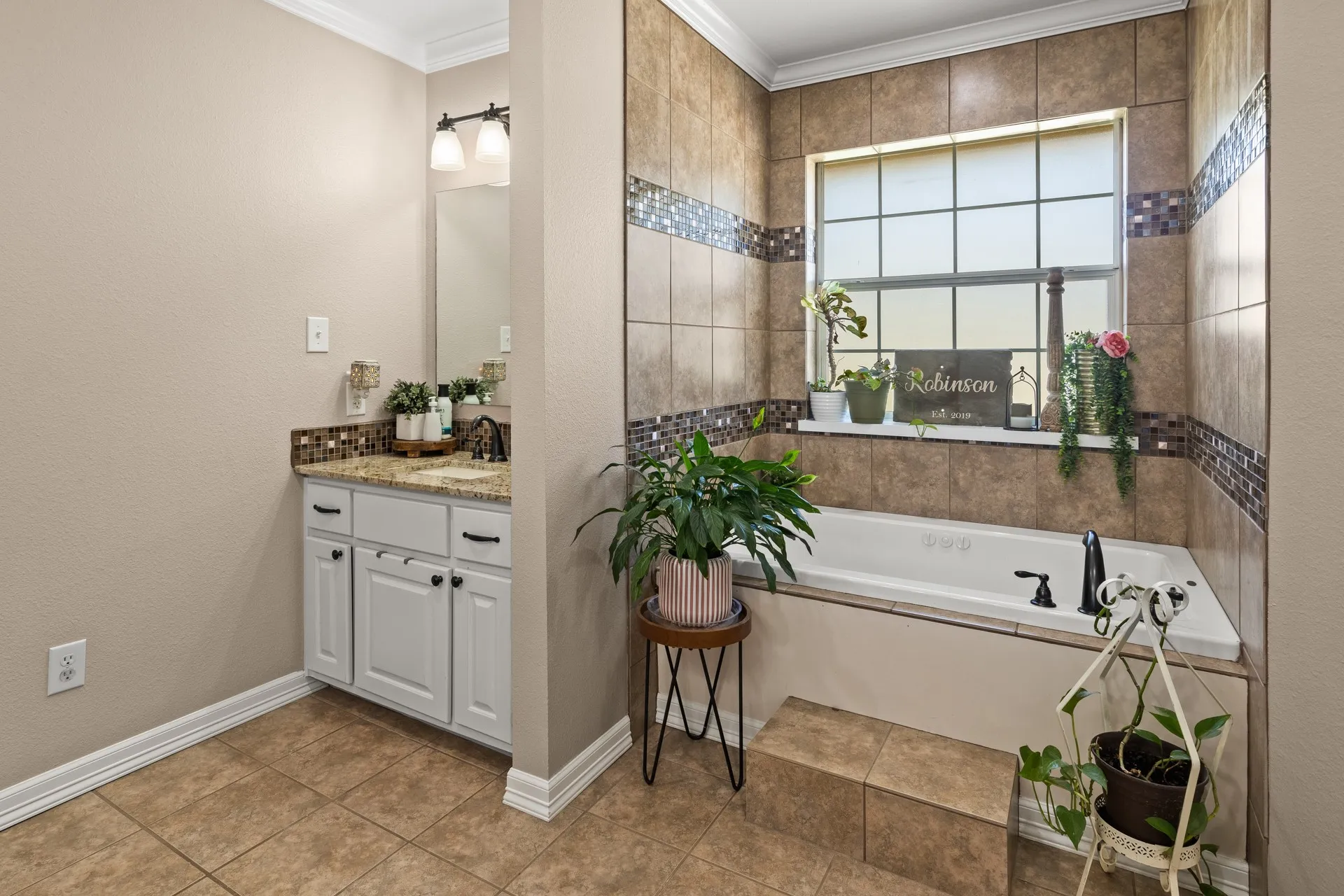 Single Family Residence For Sale in Titus County , 2701 Silver Spring Trail, Mt Pleasant, Texas 75455, 3 Bedroom, 3 Bathroom, 2 Garage spaces, 1,642 Sqft, built in 1999, mls#21373726, Real Estate Agent in Mt Pleasant, Homes For Sale in Titus county, Homes For Sale in Mt Pleasant, Realtor in Mt Pleasant Texas, Real Estate Brokerage Independent Realty Texas, Luminita Cordes Realtor