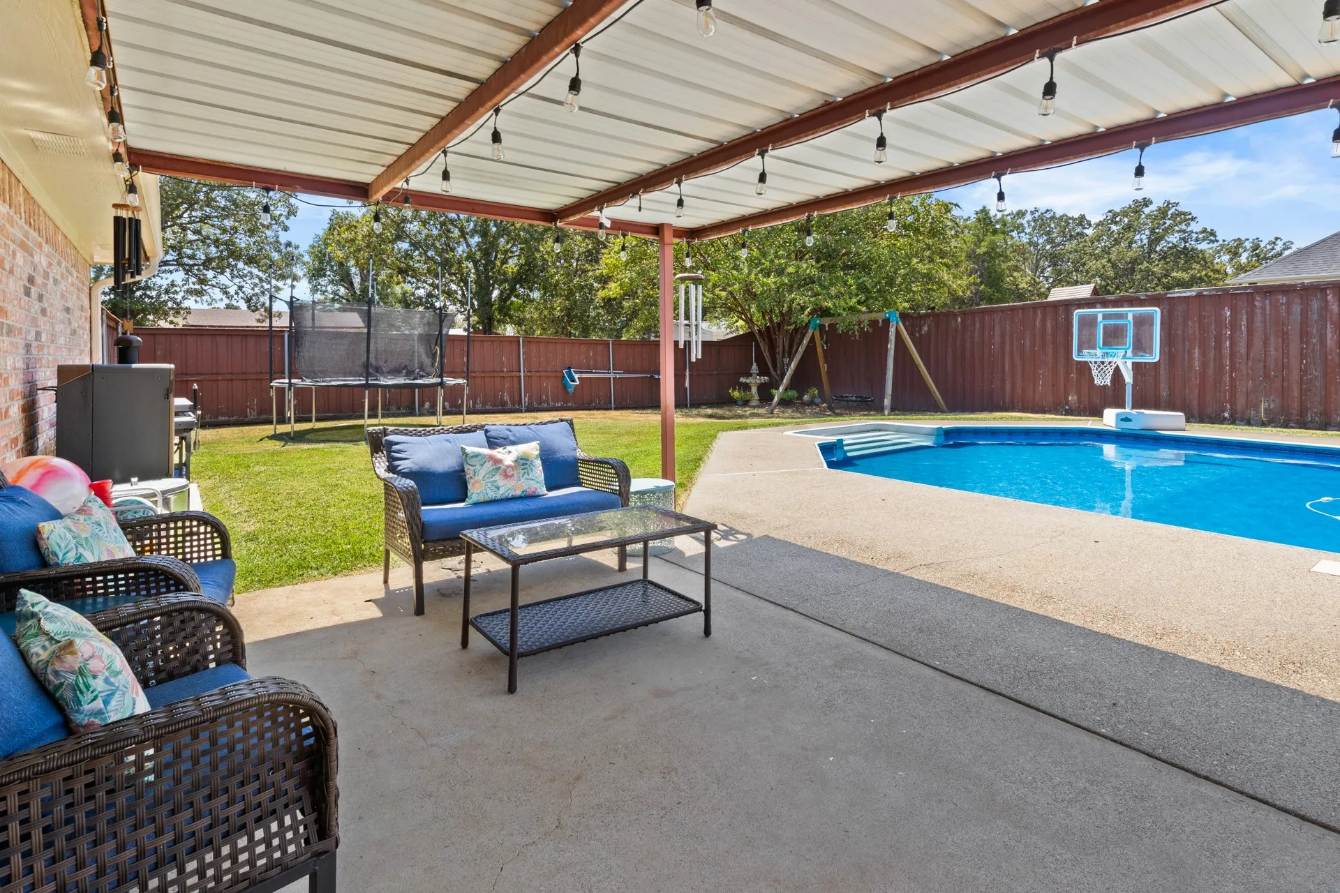 Single Family Residence For Sale in Titus County , 2701 Silver Spring Trail, Mt Pleasant, Texas 75455, 3 Bedroom, 3 Bathroom, 2 Garage spaces, 1,642 Sqft, built in 1999, mls#21373726, Real Estate Agent in Mt Pleasant, Homes For Sale in Titus county, Homes For Sale in Mt Pleasant, Realtor in Mt Pleasant Texas, Real Estate Brokerage Independent Realty Texas, Luminita Cordes Realtor