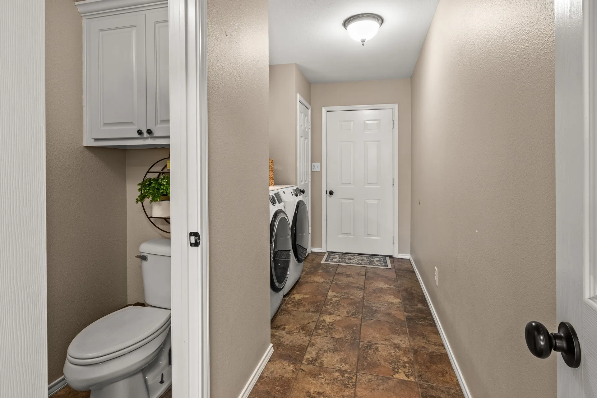 Single Family Residence For Sale in Titus County , 2701 Silver Spring Trail, Mt Pleasant, Texas 75455, 3 Bedroom, 3 Bathroom, 2 Garage spaces, 1,642 Sqft, built in 1999, mls#21373726, Real Estate Agent in Mt Pleasant, Homes For Sale in Titus county, Homes For Sale in Mt Pleasant, Realtor in Mt Pleasant Texas, Real Estate Brokerage Independent Realty Texas, Luminita Cordes Realtor