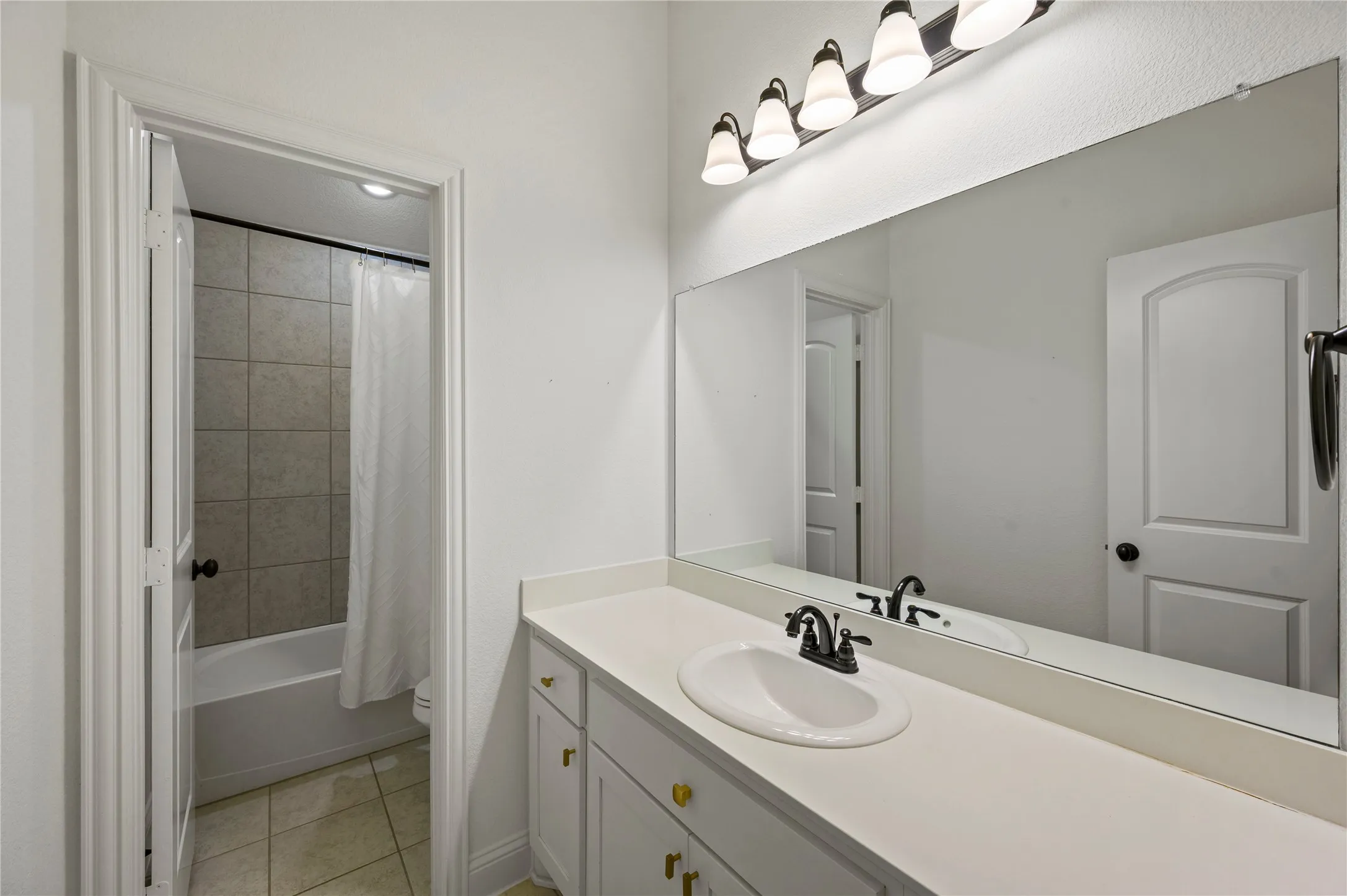 Single Family Residence For Rent in Rockwall County , 1765 Amalfi Drive, Mclendon Chisholm, Texas 75032, 4 Bedroom, 2 Bathroom, 2 Garage spaces, 2,234 Sqft, built in 2018, mls#21373744, Real Estate Agent in Mclendon Chisholm, Homes For Rent in Rockwall county, Homes For Rent in Mclendon Chisholm, Realtor in Mclendon Chisholm Texas, Real Estate Brokerage Independent Realty Texas, Luminita Cordes Realtor