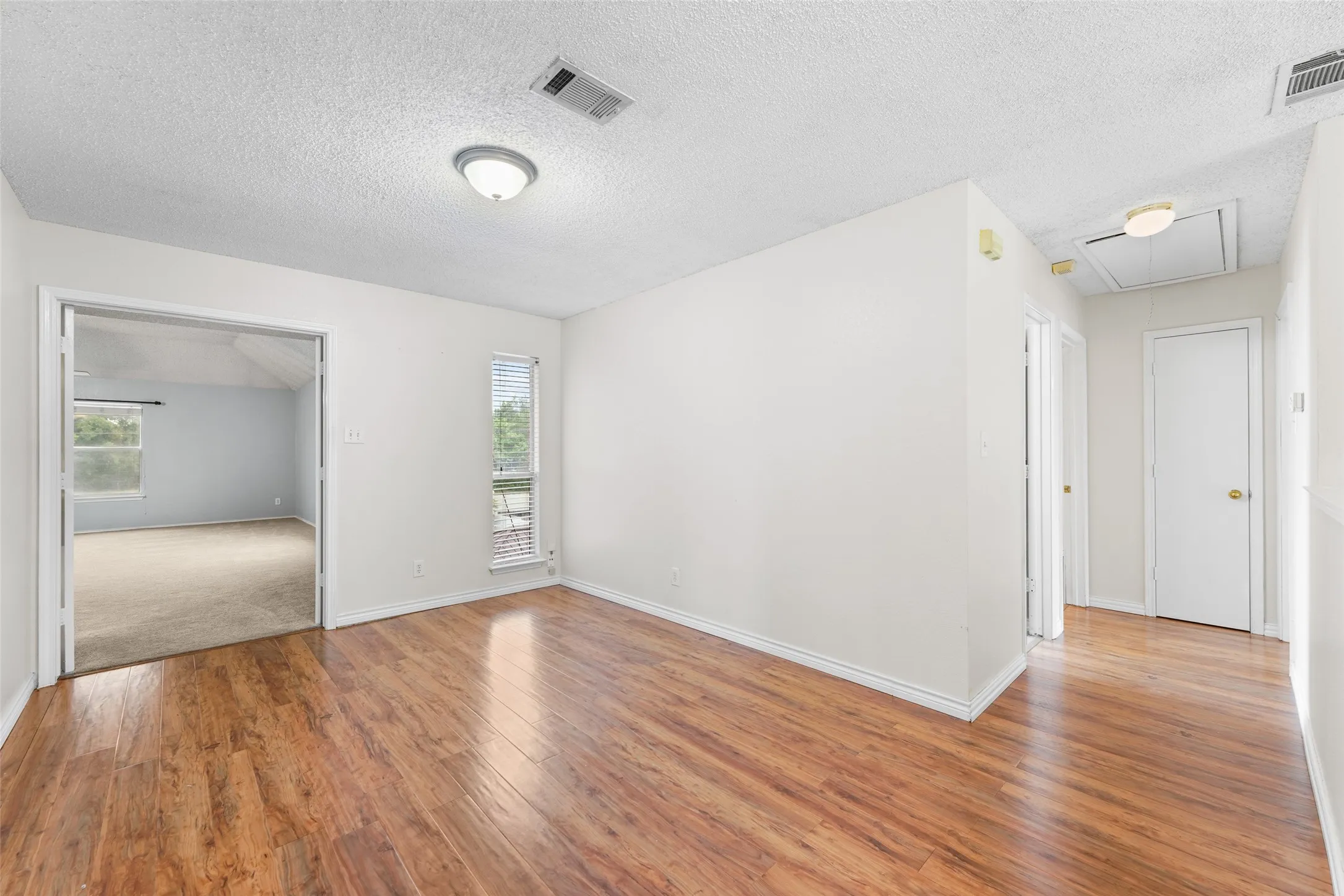 Single Family Residence For Sale in Dallas County , 1521 Curtis Lane, Cedar Hill, Texas 75104, 4 Bedroom, 3 Bathroom, 2 Garage spaces, 2,869 Sqft, built in 1990, mls#21373410, Real Estate Agent in Cedar Hill, Homes For Sale in Dallas county, Homes For Sale in Cedar Hill, Realtor in Cedar Hill Texas, Real Estate Brokerage Independent Realty Texas, Luminita Cordes Realtor