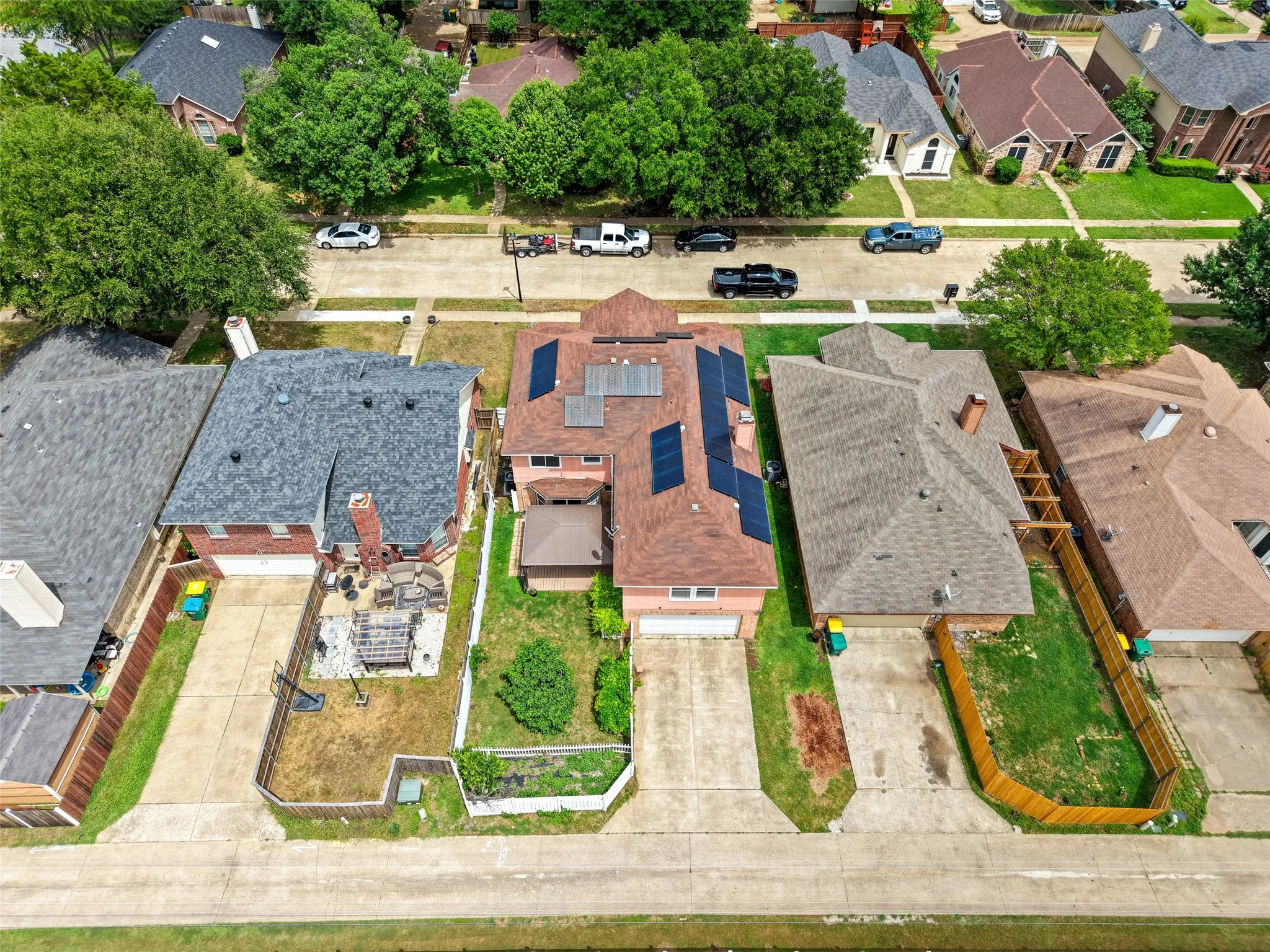 Single Family Residence For Sale in Dallas County , 1521 Curtis Lane, Cedar Hill, Texas 75104, 4 Bedroom, 3 Bathroom, 2 Garage spaces, 2,869 Sqft, built in 1990, mls#21373410, Real Estate Agent in Cedar Hill, Homes For Sale in Dallas county, Homes For Sale in Cedar Hill, Realtor in Cedar Hill Texas, Real Estate Brokerage Independent Realty Texas, Luminita Cordes Realtor