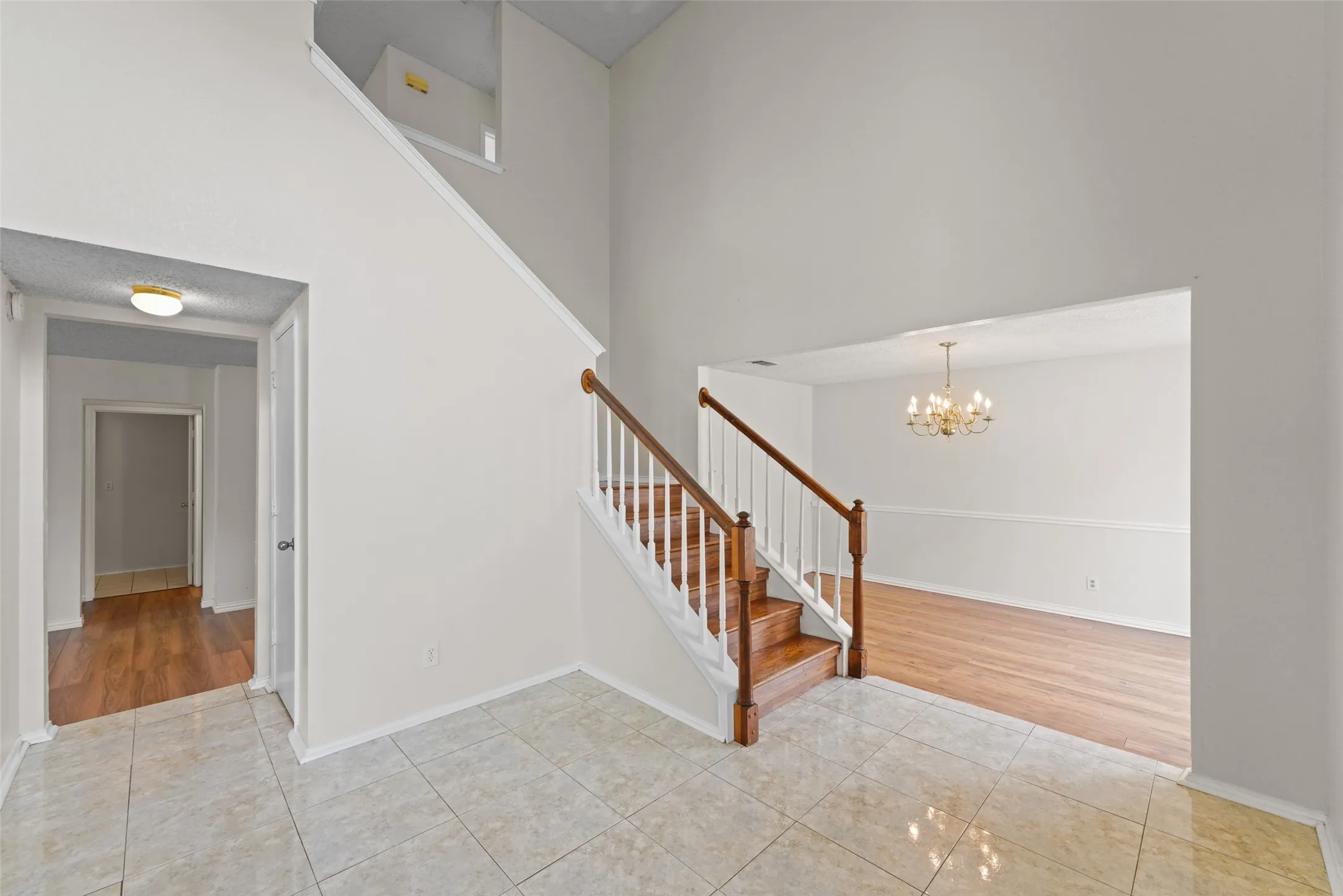 Single Family Residence For Sale in Dallas County , 1521 Curtis Lane, Cedar Hill, Texas 75104, 4 Bedroom, 3 Bathroom, 2 Garage spaces, 2,869 Sqft, built in 1990, mls#21373410, Real Estate Agent in Cedar Hill, Homes For Sale in Dallas county, Homes For Sale in Cedar Hill, Realtor in Cedar Hill Texas, Real Estate Brokerage Independent Realty Texas, Luminita Cordes Realtor