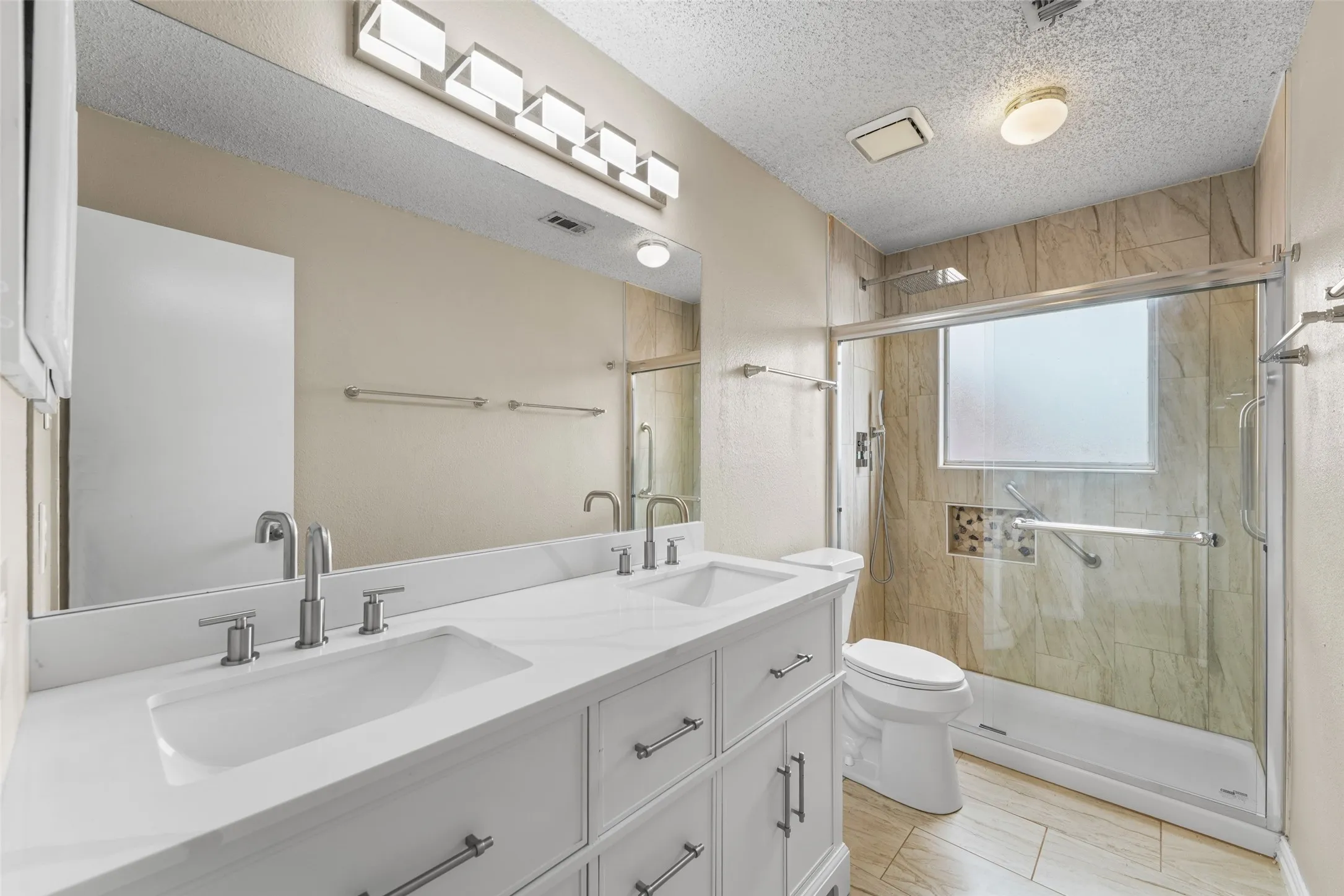 Single Family Residence For Sale in Dallas County , 1521 Curtis Lane, Cedar Hill, Texas 75104, 4 Bedroom, 3 Bathroom, 2 Garage spaces, 2,869 Sqft, built in 1990, mls#21373410, Real Estate Agent in Cedar Hill, Homes For Sale in Dallas county, Homes For Sale in Cedar Hill, Realtor in Cedar Hill Texas, Real Estate Brokerage Independent Realty Texas, Luminita Cordes Realtor