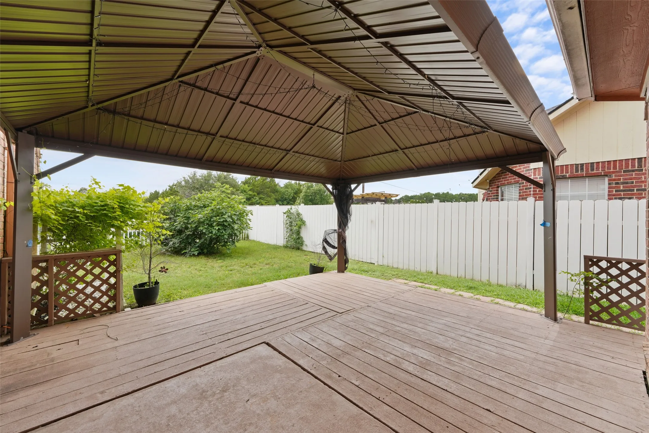 Single Family Residence For Sale in Dallas County , 1521 Curtis Lane, Cedar Hill, Texas 75104, 4 Bedroom, 3 Bathroom, 2 Garage spaces, 2,869 Sqft, built in 1990, mls#21373410, Real Estate Agent in Cedar Hill, Homes For Sale in Dallas county, Homes For Sale in Cedar Hill, Realtor in Cedar Hill Texas, Real Estate Brokerage Independent Realty Texas, Luminita Cordes Realtor