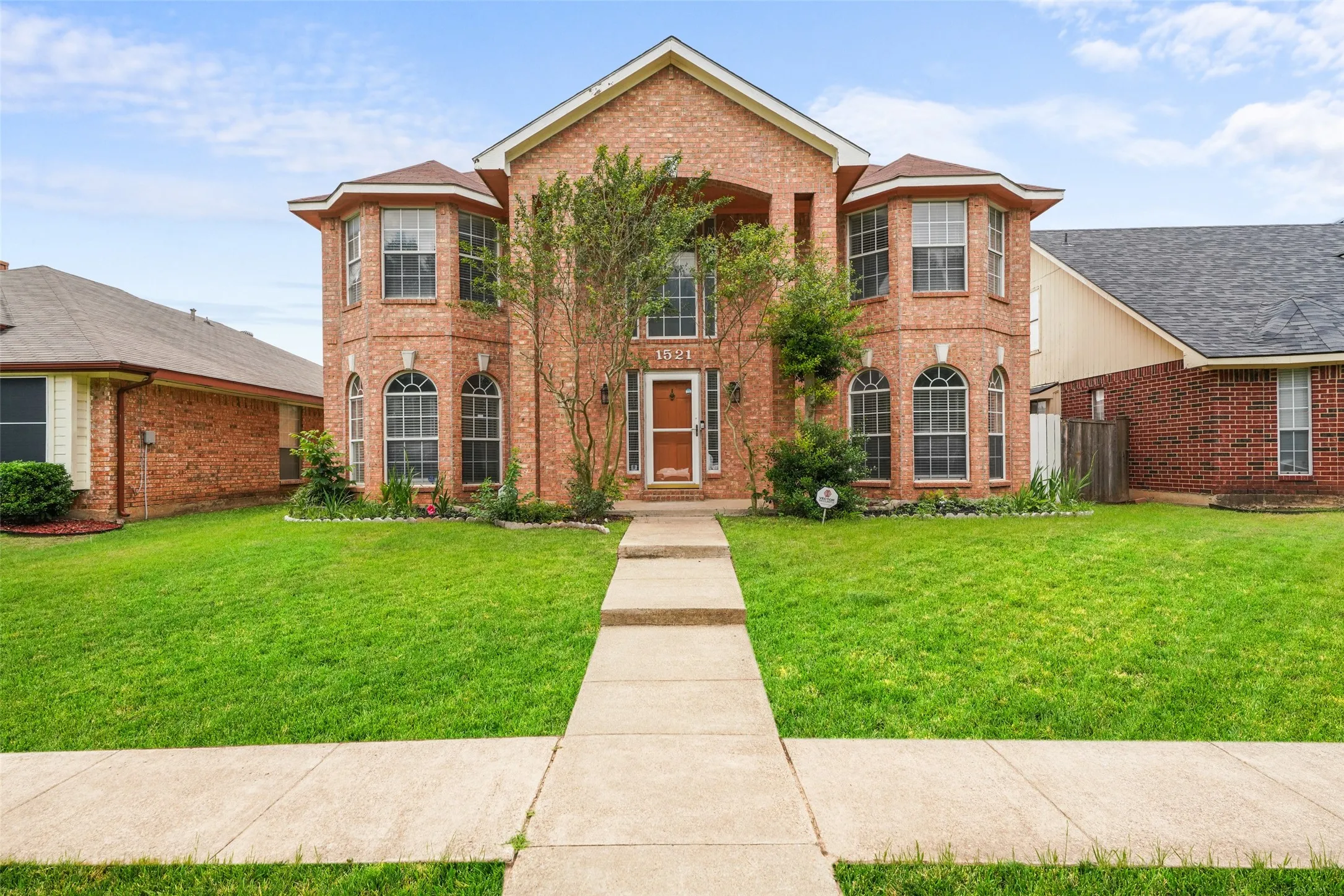 Single Family Residence For Sale in Dallas County , 1521 Curtis Lane, Cedar Hill, Texas 75104, 4 Bedroom, 3 Bathroom, 2 Garage spaces, 2,869 Sqft, built in 1990, mls#21373410, Real Estate Agent in Cedar Hill, Homes For Sale in Dallas county, Homes For Sale in Cedar Hill, Realtor in Cedar Hill Texas, Real Estate Brokerage Independent Realty Texas, Luminita Cordes Realtor