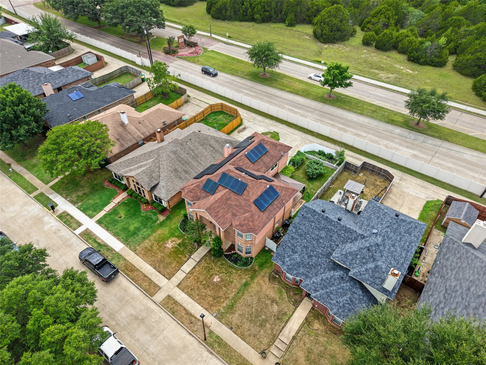 Single Family Residence For Sale in Dallas County , 1521 Curtis Lane, Cedar Hill, Texas 75104, 4 Bedroom, 3 Bathroom, 2 Garage spaces, 2,869 Sqft, built in 1990, mls#21373410, Real Estate Agent in Cedar Hill, Homes For Sale in Dallas county, Homes For Sale in Cedar Hill, Realtor in Cedar Hill Texas, Real Estate Brokerage Independent Realty Texas, Luminita Cordes Realtor