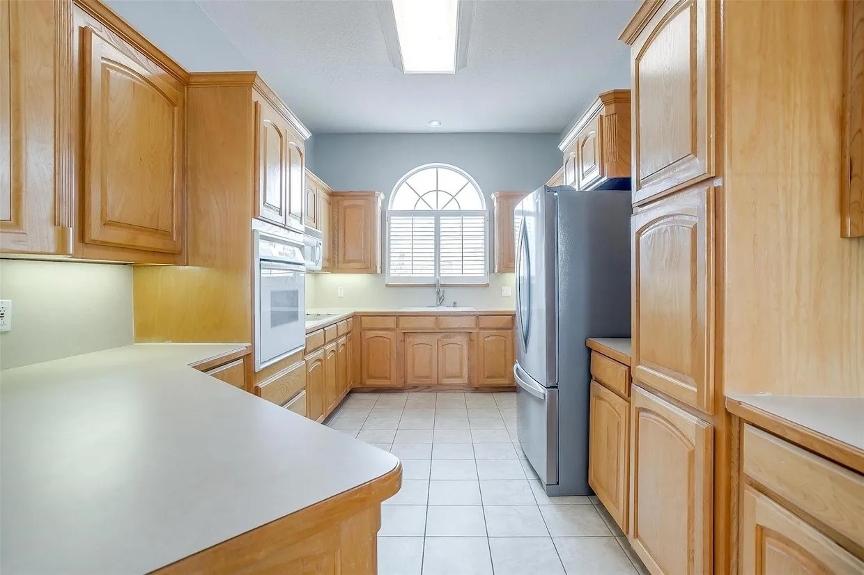 Single Family Residence For Rent in Tarrant County , 11629 Virginia Way Court, Fort Worth, Texas 76008, 3 Bedroom, 2 Bathroom, 2 Garage spaces, 1,684 Sqft, built in 1999, mls#21373750, Real Estate Agent in Fort Worth, Homes For Rent in Tarrant county, Homes For Rent in Fort Worth, Realtor in Fort Worth Texas, Real Estate Brokerage Independent Realty Texas, Luminita Cordes Realtor