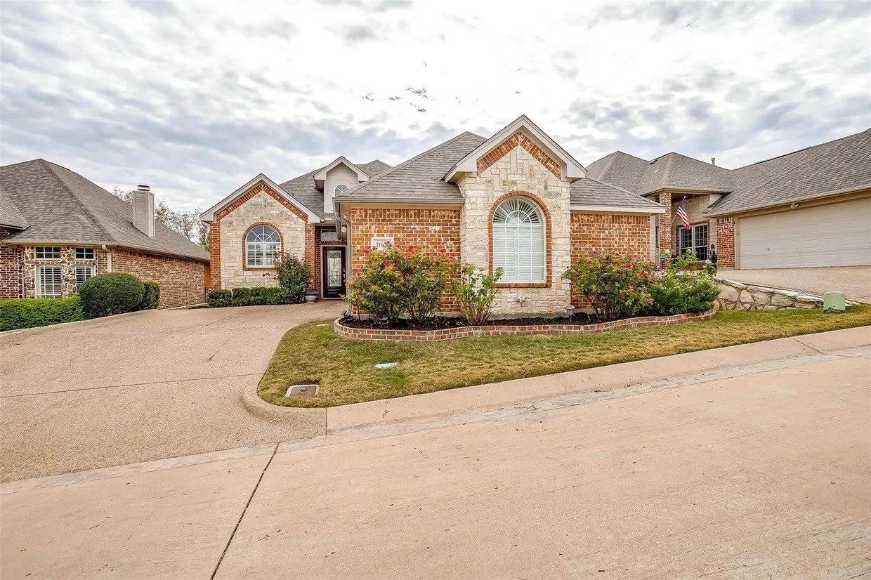 Single Family Residence For Rent in Tarrant County , 11629 Virginia Way Court, Fort Worth, Texas 76008, 3 Bedroom, 2 Bathroom, 2 Garage spaces, 1,684 Sqft, built in 1999, mls#21373750, Real Estate Agent in Fort Worth, Homes For Rent in Tarrant county, Homes For Rent in Fort Worth, Realtor in Fort Worth Texas, Real Estate Brokerage Independent Realty Texas, Luminita Cordes Realtor
