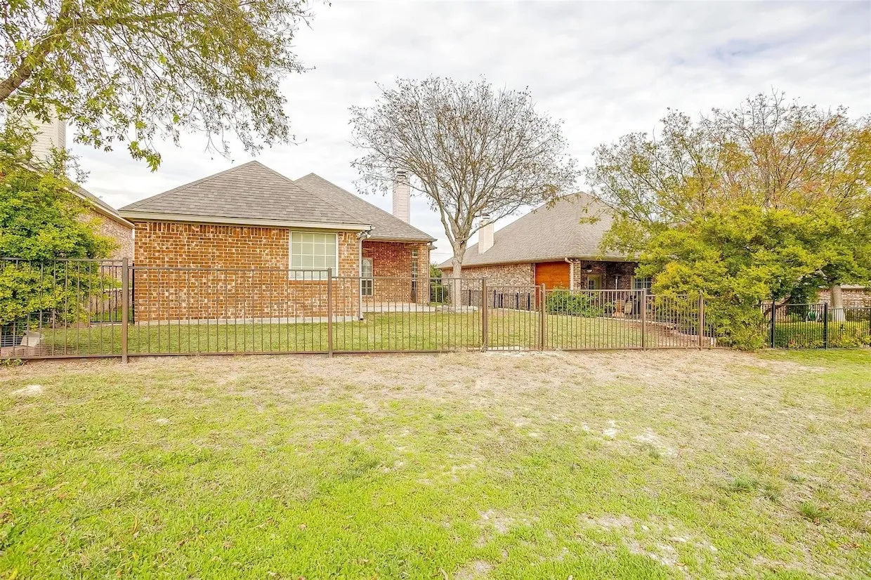 Single Family Residence For Rent in Tarrant County , 11629 Virginia Way Court, Fort Worth, Texas 76008, 3 Bedroom, 2 Bathroom, 2 Garage spaces, 1,684 Sqft, built in 1999, mls#21373750, Real Estate Agent in Fort Worth, Homes For Rent in Tarrant county, Homes For Rent in Fort Worth, Realtor in Fort Worth Texas, Real Estate Brokerage Independent Realty Texas, Luminita Cordes Realtor