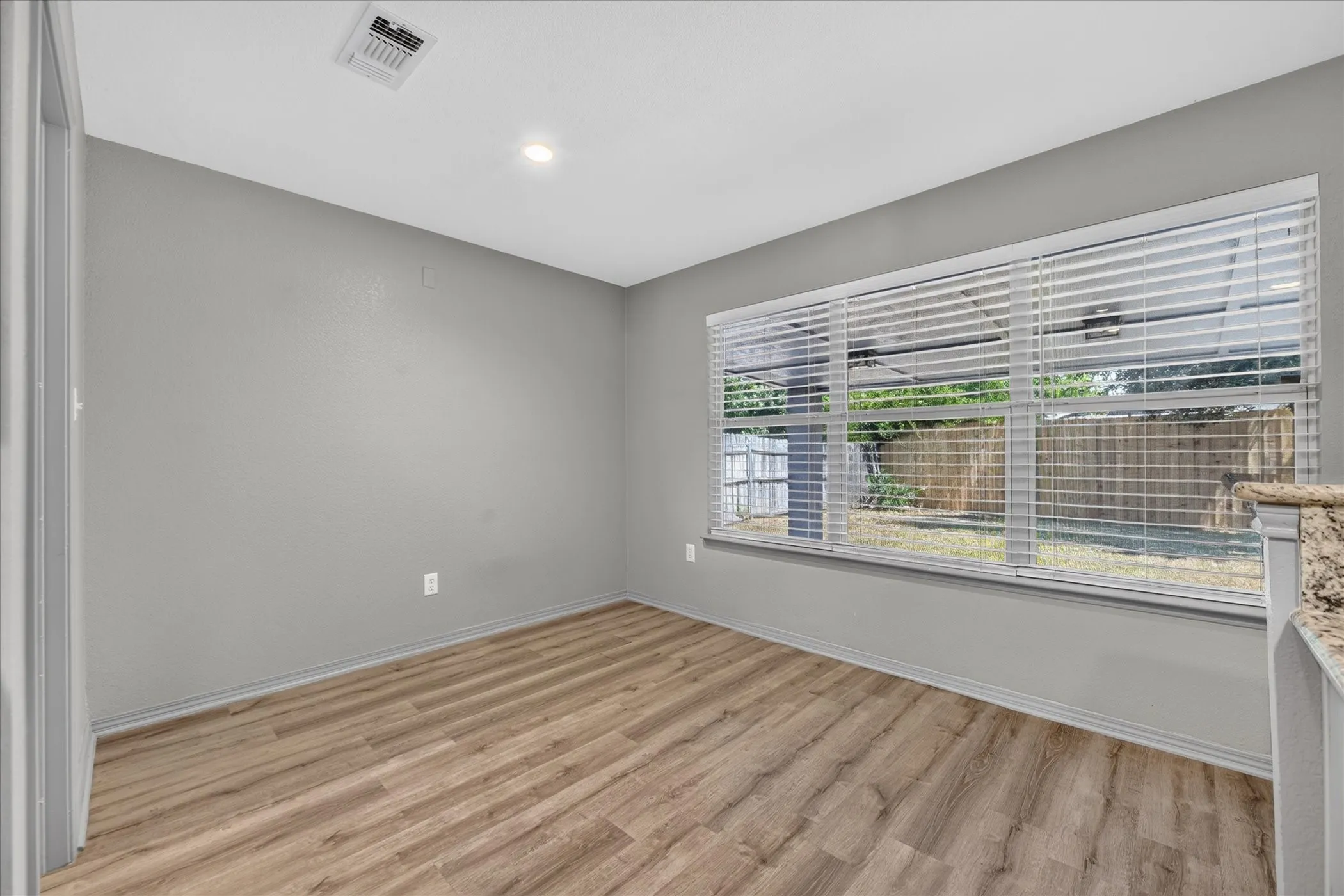Single Family Residence For Sale in Johnson County , 279 Vaden Avenue, Burleson, Texas 76028, 3 Bedroom, 2 Bathroom, 2 Garage spaces, 1,635 Sqft, built in 2001, mls#21372313, Real Estate Agent in Burleson, Homes For Sale in Johnson county, Homes For Sale in Burleson, Realtor in Burleson Texas, Real Estate Brokerage Independent Realty Texas, Luminita Cordes Realtor