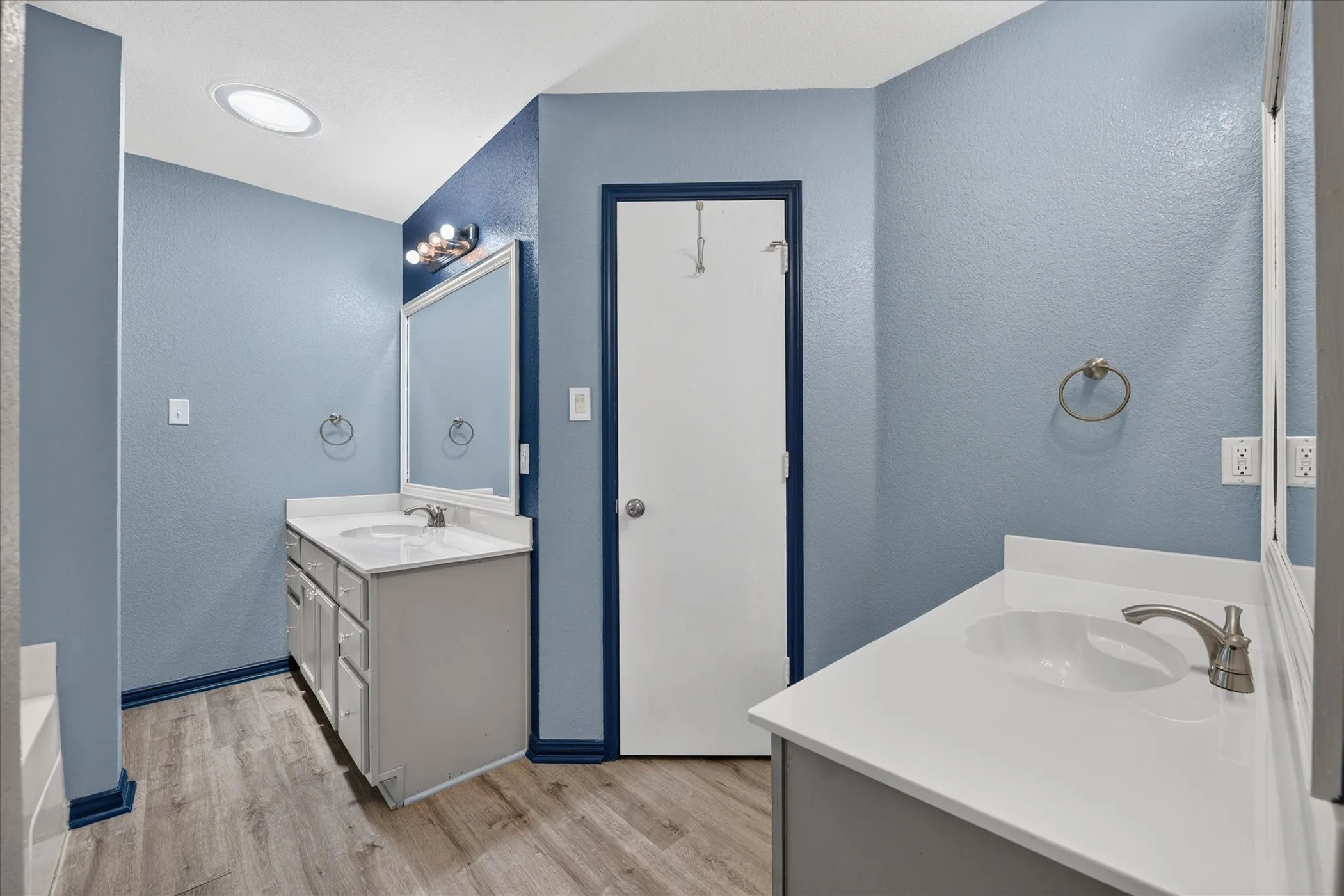 Dual vanity sinks with integrated white countertops