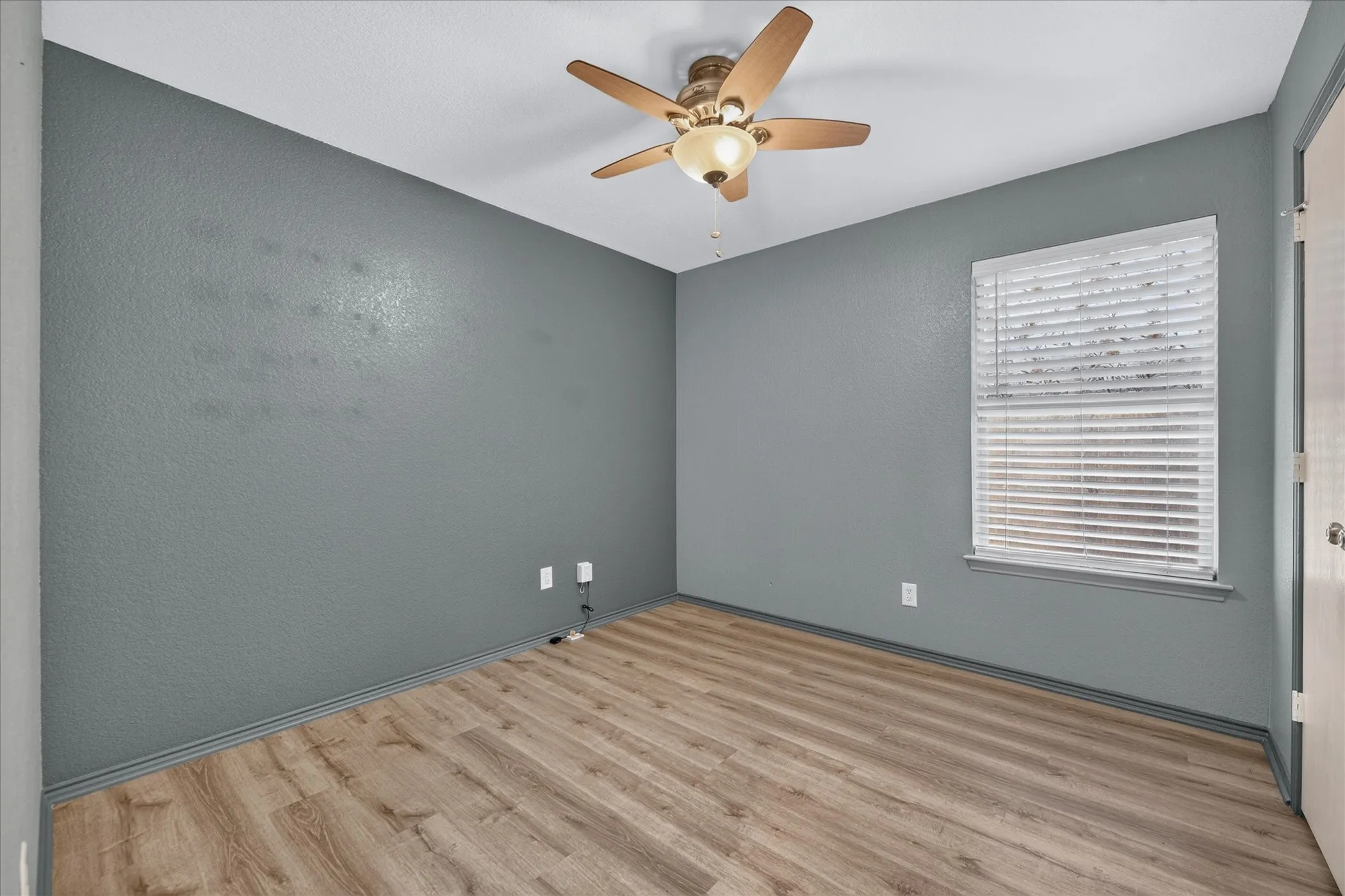 Single Family Residence For Sale in Johnson County , 279 Vaden Avenue, Burleson, Texas 76028, 3 Bedroom, 2 Bathroom, 2 Garage spaces, 1,635 Sqft, built in 2001, mls#21372313, Real Estate Agent in Burleson, Homes For Sale in Johnson county, Homes For Sale in Burleson, Realtor in Burleson Texas, Real Estate Brokerage Independent Realty Texas, Luminita Cordes Realtor