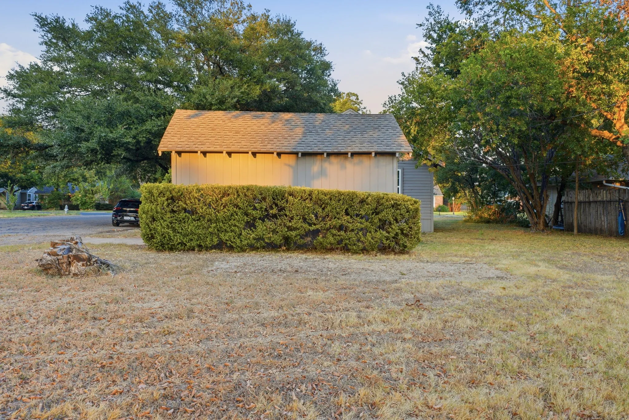 Single Family Residence For Sale in Johnson County , 908 Forrest Avenue, Cleburne, Texas 76033, 2 Bedroom, 1 Bathroom, Garage spaces, 1,116 Sqft, built in 1946, mls#21371735, Real Estate Agent in Cleburne, Homes For Sale in Johnson county, Homes For Sale in Cleburne, Realtor in Cleburne Texas, Real Estate Brokerage Independent Realty Texas, Luminita Cordes Realtor