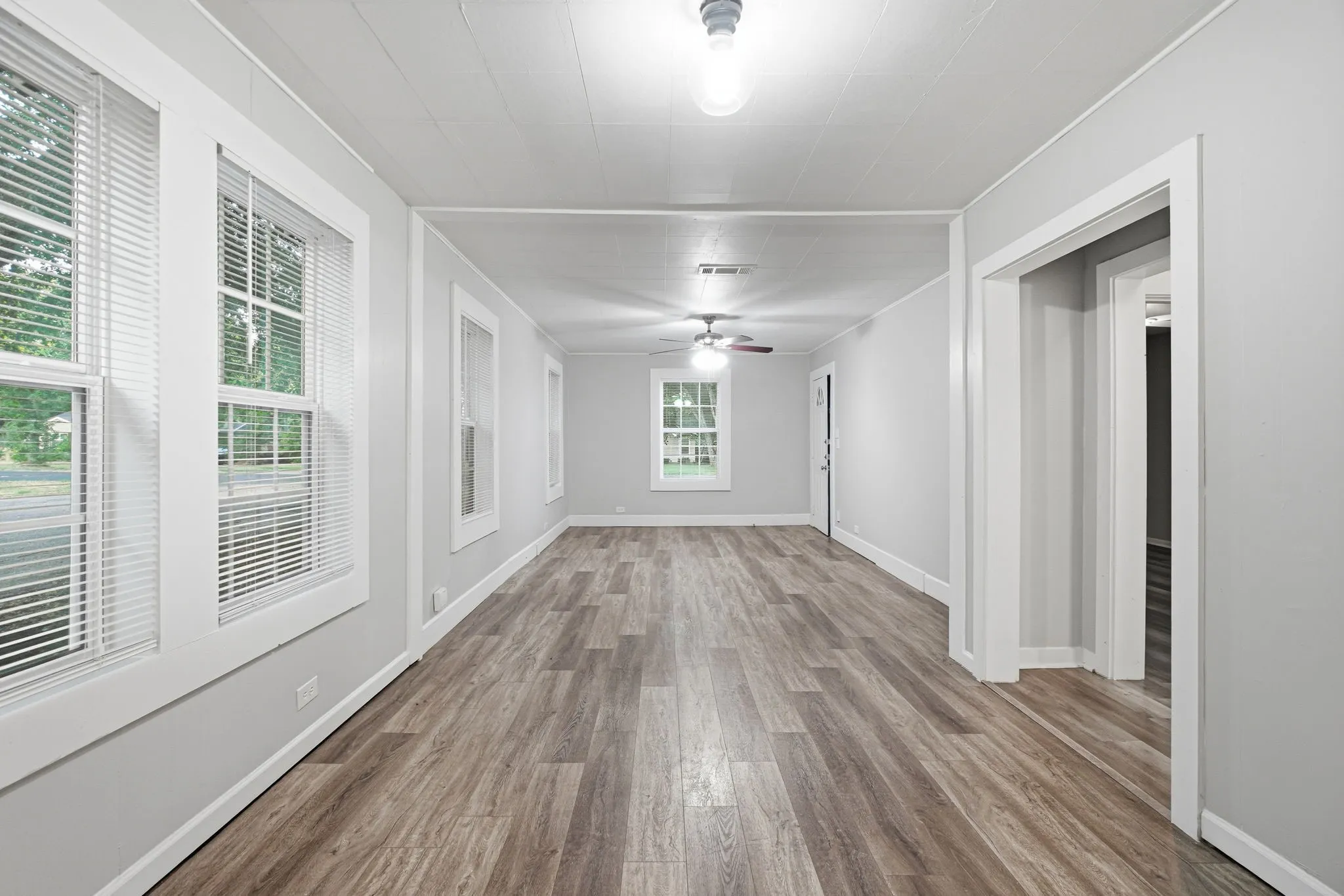 Single Family Residence For Sale in Johnson County , 908 Forrest Avenue, Cleburne, Texas 76033, 2 Bedroom, 1 Bathroom, Garage spaces, 1,116 Sqft, built in 1946, mls#21371735, Real Estate Agent in Cleburne, Homes For Sale in Johnson county, Homes For Sale in Cleburne, Realtor in Cleburne Texas, Real Estate Brokerage Independent Realty Texas, Luminita Cordes Realtor