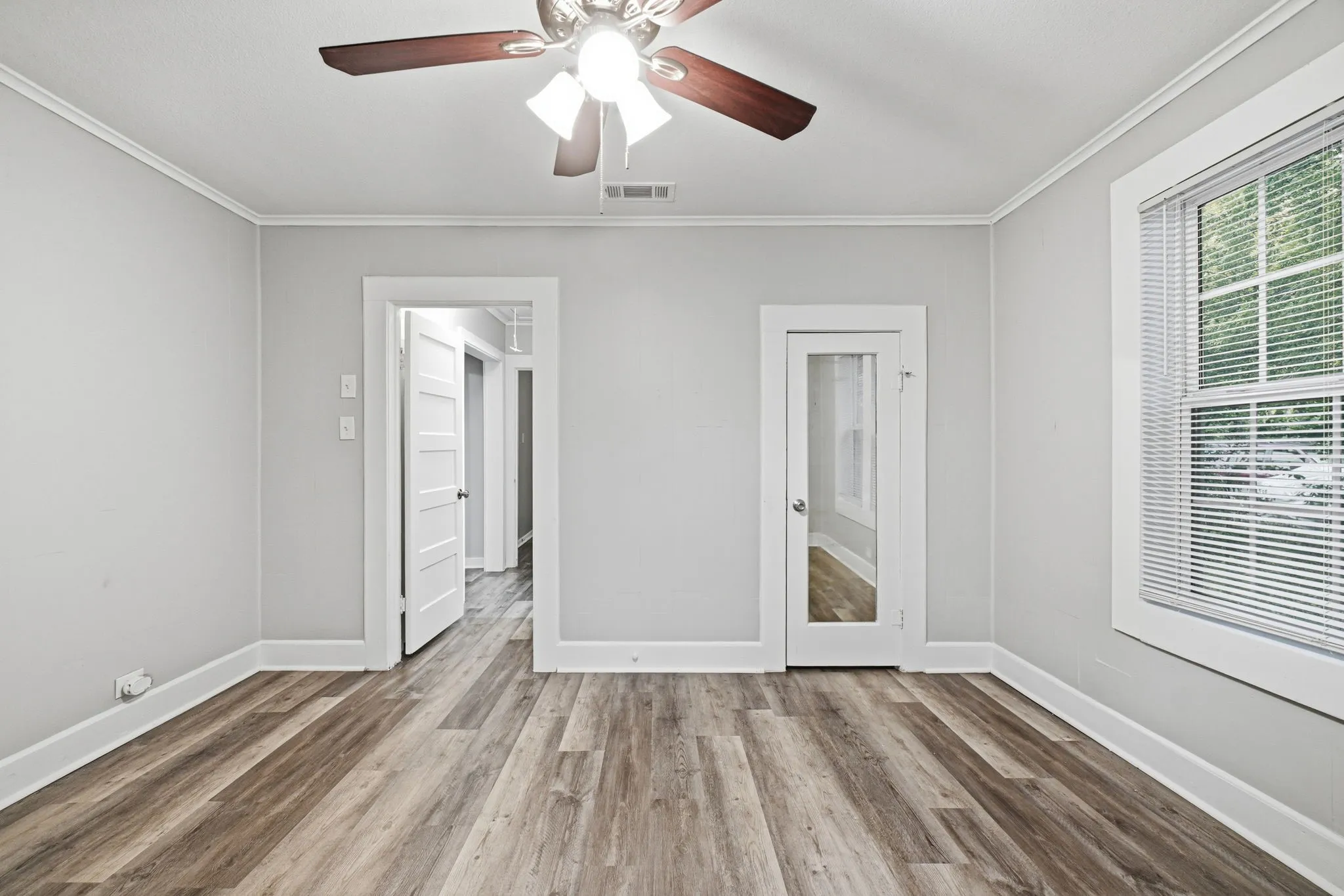 Single Family Residence For Sale in Johnson County , 908 Forrest Avenue, Cleburne, Texas 76033, 2 Bedroom, 1 Bathroom, Garage spaces, 1,116 Sqft, built in 1946, mls#21371735, Real Estate Agent in Cleburne, Homes For Sale in Johnson county, Homes For Sale in Cleburne, Realtor in Cleburne Texas, Real Estate Brokerage Independent Realty Texas, Luminita Cordes Realtor
