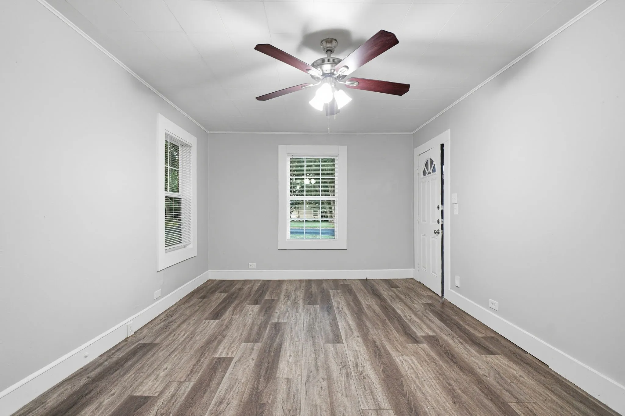 Single Family Residence For Sale in Johnson County , 908 Forrest Avenue, Cleburne, Texas 76033, 2 Bedroom, 1 Bathroom, Garage spaces, 1,116 Sqft, built in 1946, mls#21371735, Real Estate Agent in Cleburne, Homes For Sale in Johnson county, Homes For Sale in Cleburne, Realtor in Cleburne Texas, Real Estate Brokerage Independent Realty Texas, Luminita Cordes Realtor