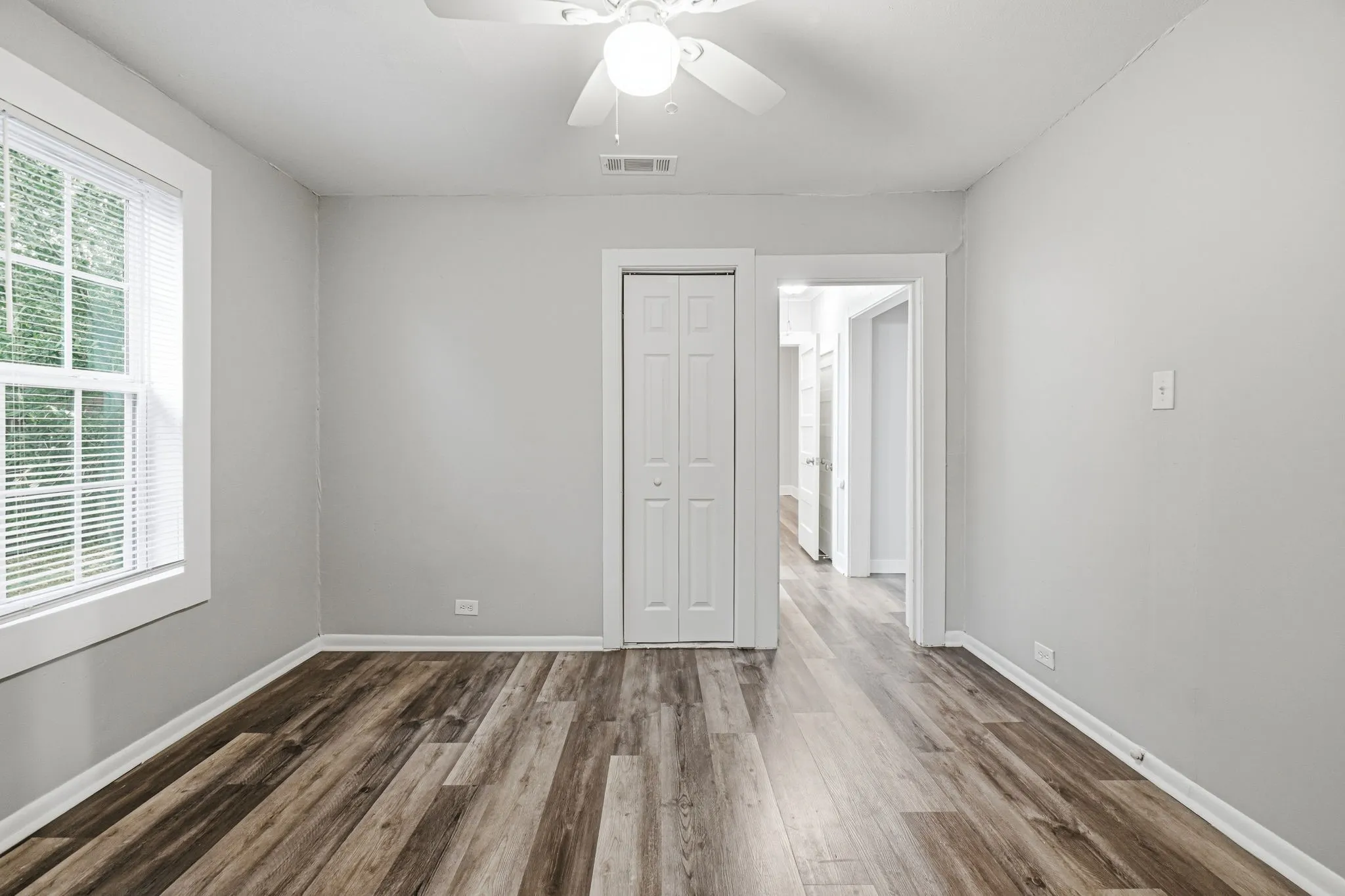 Single Family Residence For Sale in Johnson County , 908 Forrest Avenue, Cleburne, Texas 76033, 2 Bedroom, 1 Bathroom, Garage spaces, 1,116 Sqft, built in 1946, mls#21371735, Real Estate Agent in Cleburne, Homes For Sale in Johnson county, Homes For Sale in Cleburne, Realtor in Cleburne Texas, Real Estate Brokerage Independent Realty Texas, Luminita Cordes Realtor
