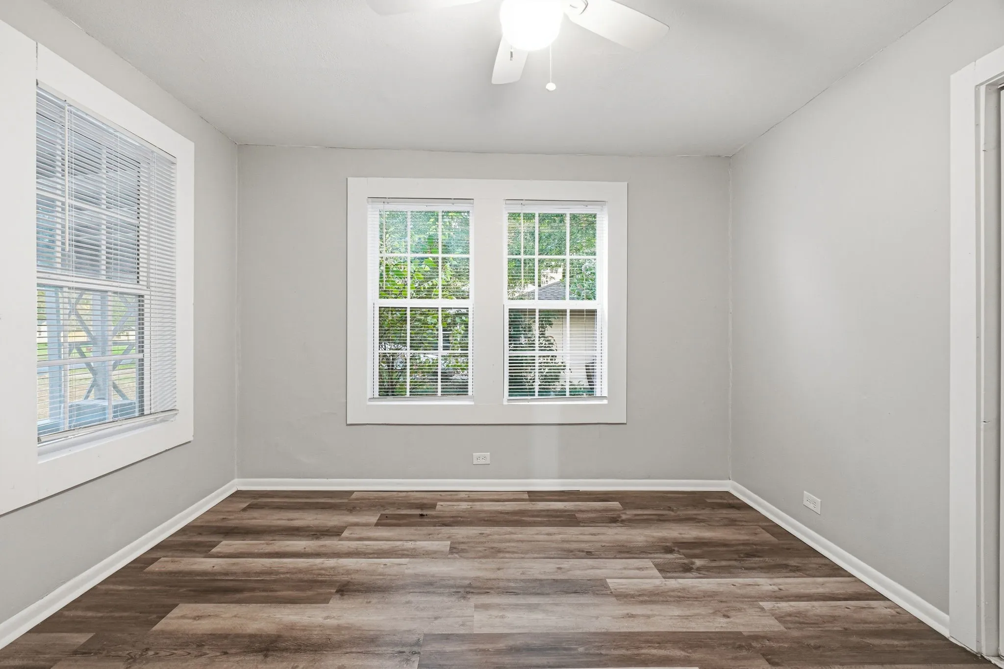 Single Family Residence For Sale in Johnson County , 908 Forrest Avenue, Cleburne, Texas 76033, 2 Bedroom, 1 Bathroom, Garage spaces, 1,116 Sqft, built in 1946, mls#21371735, Real Estate Agent in Cleburne, Homes For Sale in Johnson county, Homes For Sale in Cleburne, Realtor in Cleburne Texas, Real Estate Brokerage Independent Realty Texas, Luminita Cordes Realtor