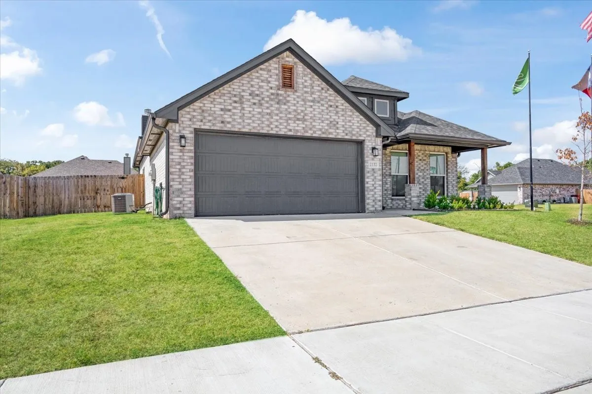 Single Family Residence For Sale in Grayson County , 2132 Gabriel Drive, Sherman, Texas 75092, 3 Bedroom, 2 Bathroom, 2 Garage spaces, 1,819 Sqft, built in 2023, mls#21373757, Real Estate Agent in Sherman, Homes For Sale in Grayson county, Homes For Sale in Sherman, Realtor in Sherman Texas, Real Estate Brokerage Independent Realty Texas, Luminita Cordes Realtor