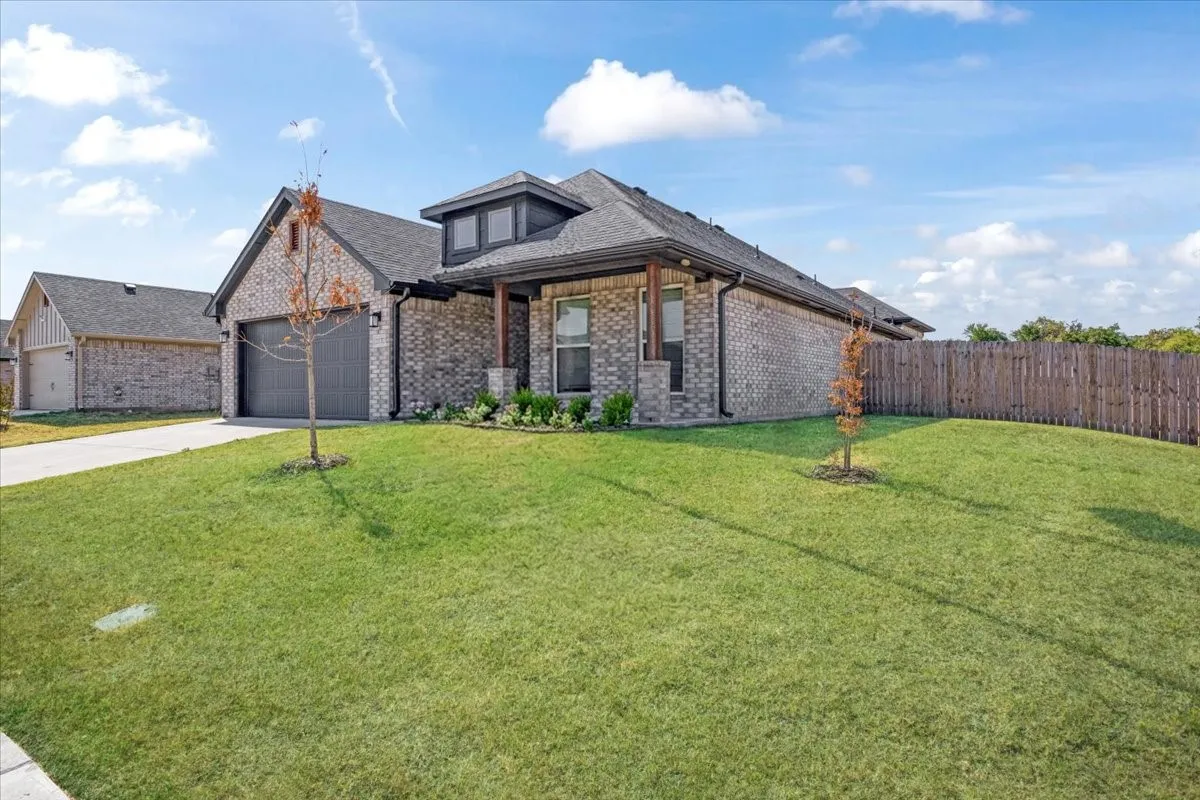 Single Family Residence For Sale in Grayson County , 2132 Gabriel Drive, Sherman, Texas 75092, 3 Bedroom, 2 Bathroom, 2 Garage spaces, 1,819 Sqft, built in 2023, mls#21373757, Real Estate Agent in Sherman, Homes For Sale in Grayson county, Homes For Sale in Sherman, Realtor in Sherman Texas, Real Estate Brokerage Independent Realty Texas, Luminita Cordes Realtor