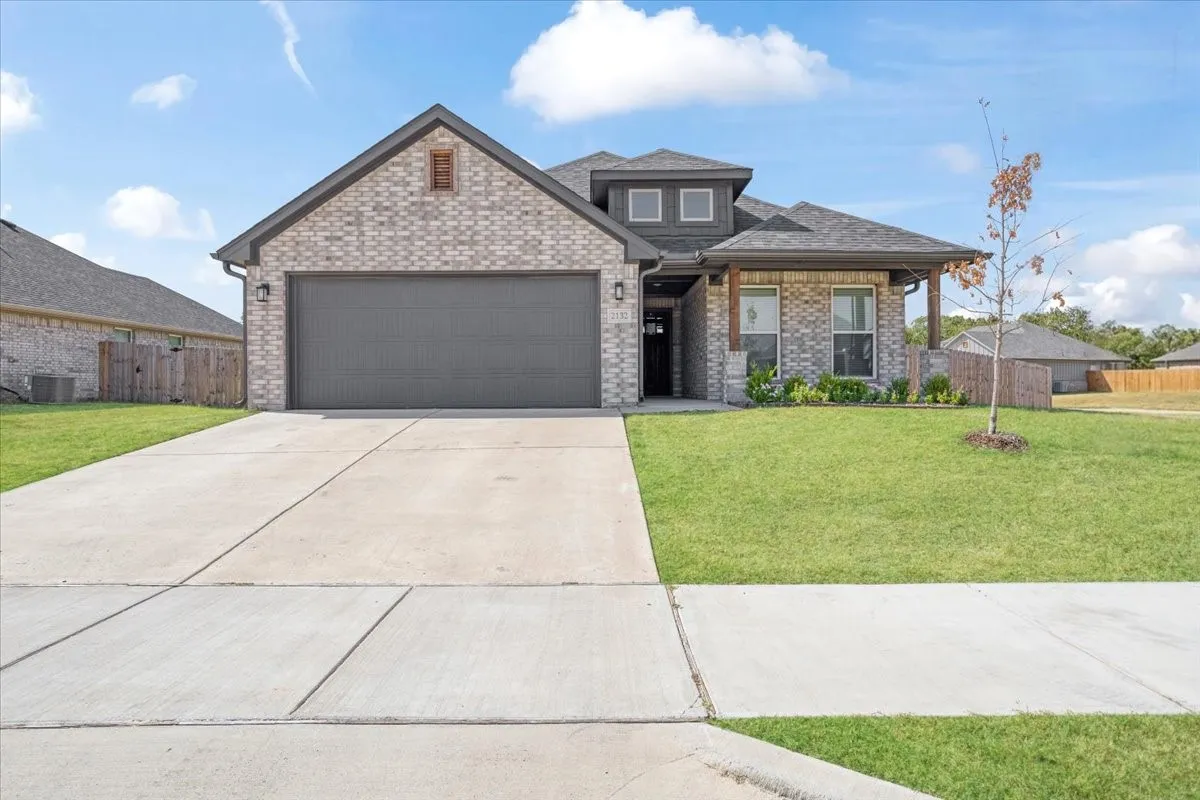 Single Family Residence For Sale in Grayson County , 2132 Gabriel Drive, Sherman, Texas 75092, 3 Bedroom, 2 Bathroom, 2 Garage spaces, 1,819 Sqft, built in 2023, mls#21373757, Real Estate Agent in Sherman, Homes For Sale in Grayson county, Homes For Sale in Sherman, Realtor in Sherman Texas, Real Estate Brokerage Independent Realty Texas, Luminita Cordes Realtor