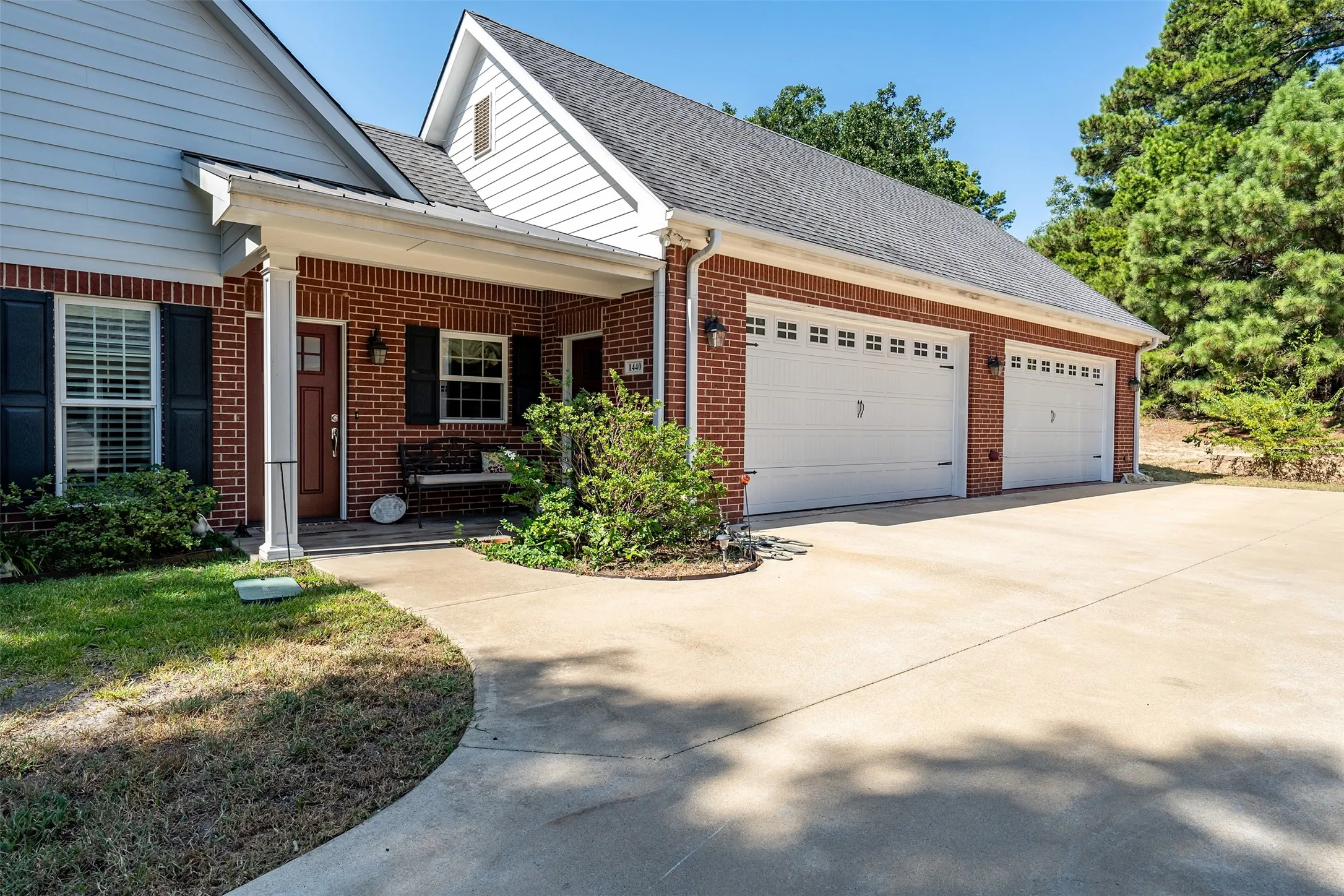 Single Family Residence For Sale in Van Zandt County , 1440 VZ CR 4810, Chandler, Texas 75758, 4 Bedroom, 3 Bathroom, 4 Garage spaces, 3,335 Sqft, built in 2016, mls#21373755, Real Estate Agent in Chandler, Homes For Sale in Van Zandt county, Homes For Sale in Chandler, Realtor in Chandler Texas, Real Estate Brokerage Independent Realty Texas, Luminita Cordes Realtor
