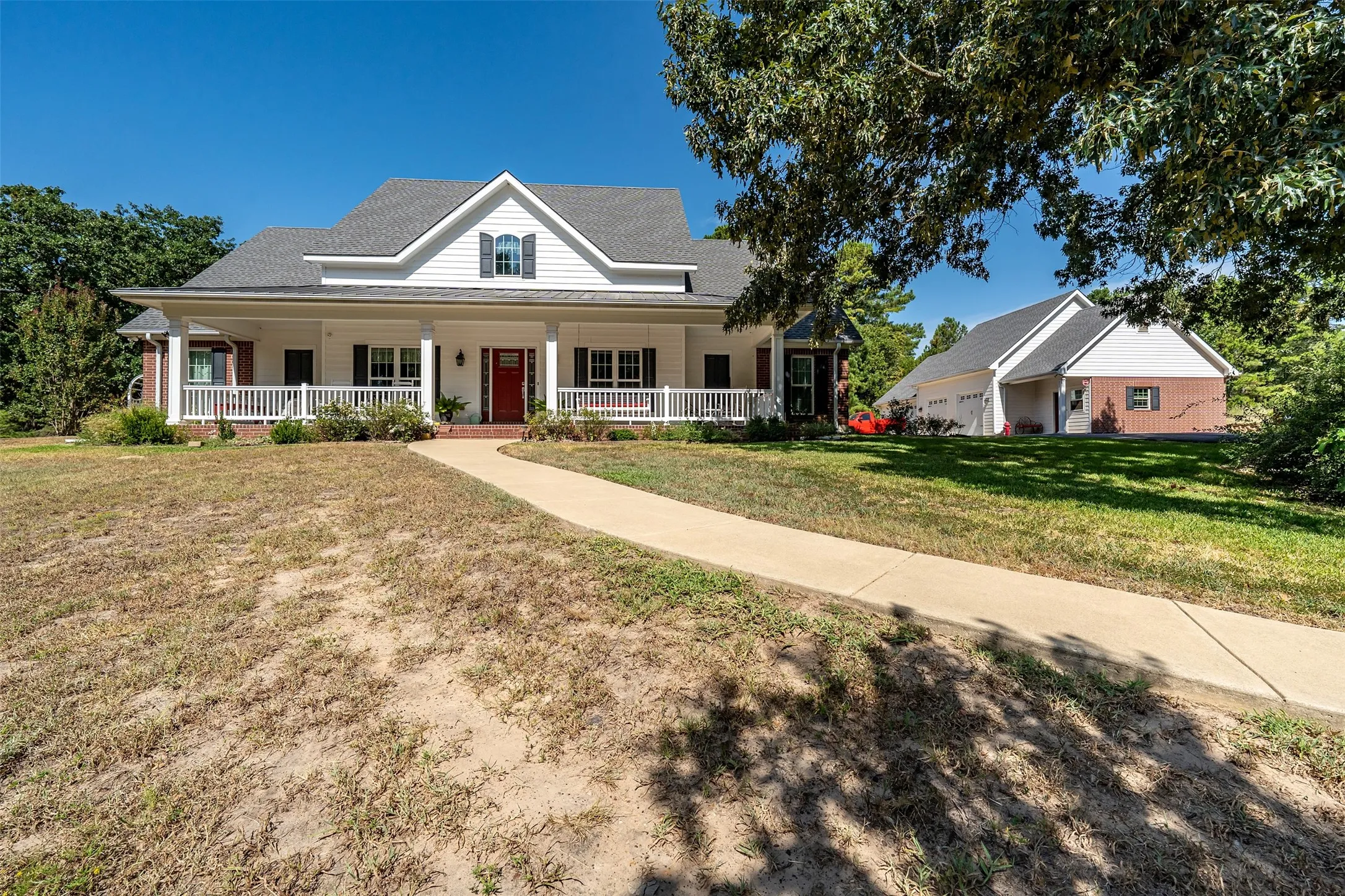 Single Family Residence For Sale in Van Zandt County , 1440 VZ CR 4810, Chandler, Texas 75758, 4 Bedroom, 3 Bathroom, 4 Garage spaces, 3,335 Sqft, built in 2016, mls#21373755, Real Estate Agent in Chandler, Homes For Sale in Van Zandt county, Homes For Sale in Chandler, Realtor in Chandler Texas, Real Estate Brokerage Independent Realty Texas, Luminita Cordes Realtor