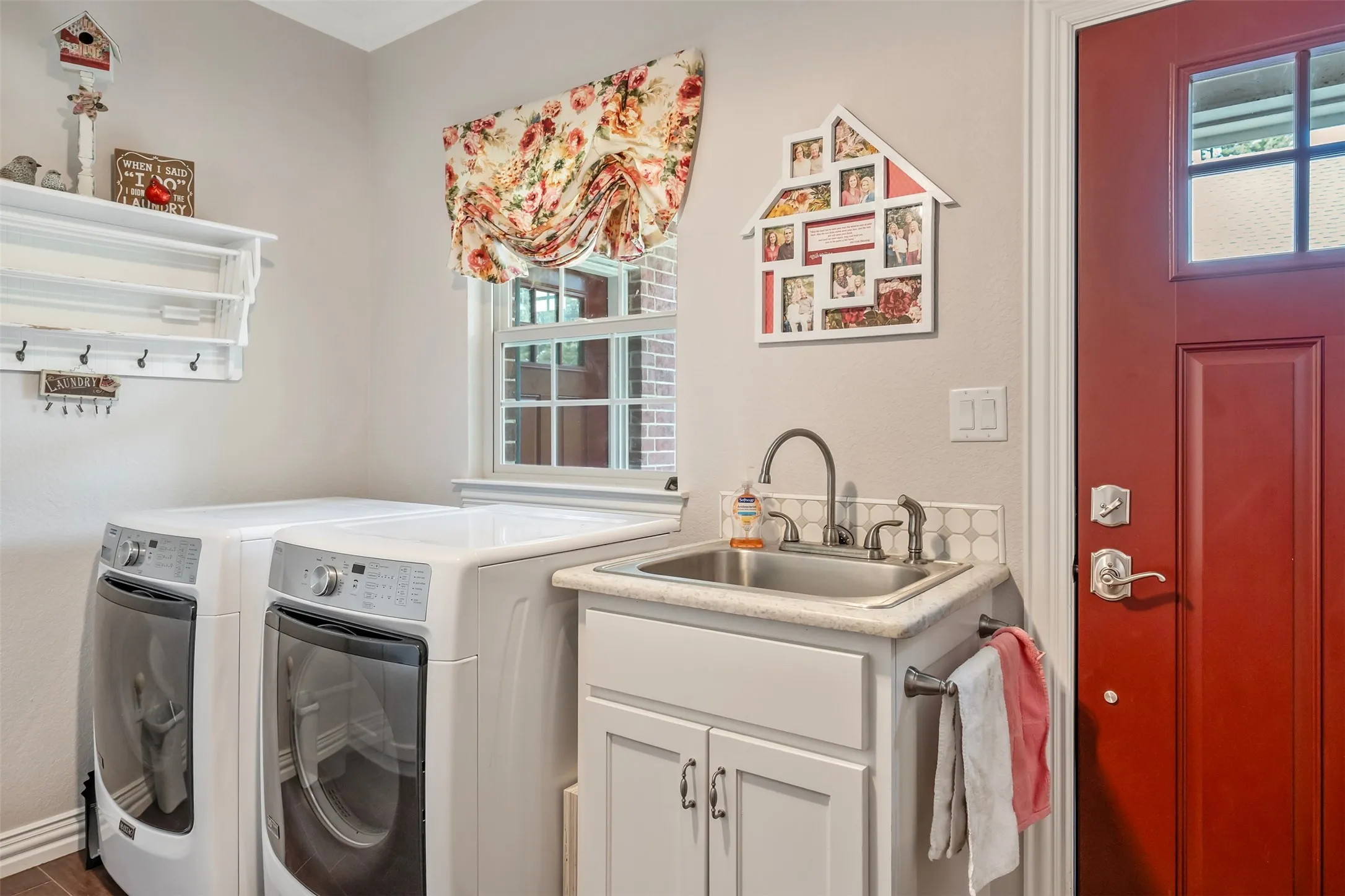 Single Family Residence For Sale in Van Zandt County , 1440 VZ CR 4810, Chandler, Texas 75758, 4 Bedroom, 3 Bathroom, 4 Garage spaces, 3,335 Sqft, built in 2016, mls#21373755, Real Estate Agent in Chandler, Homes For Sale in Van Zandt county, Homes For Sale in Chandler, Realtor in Chandler Texas, Real Estate Brokerage Independent Realty Texas, Luminita Cordes Realtor