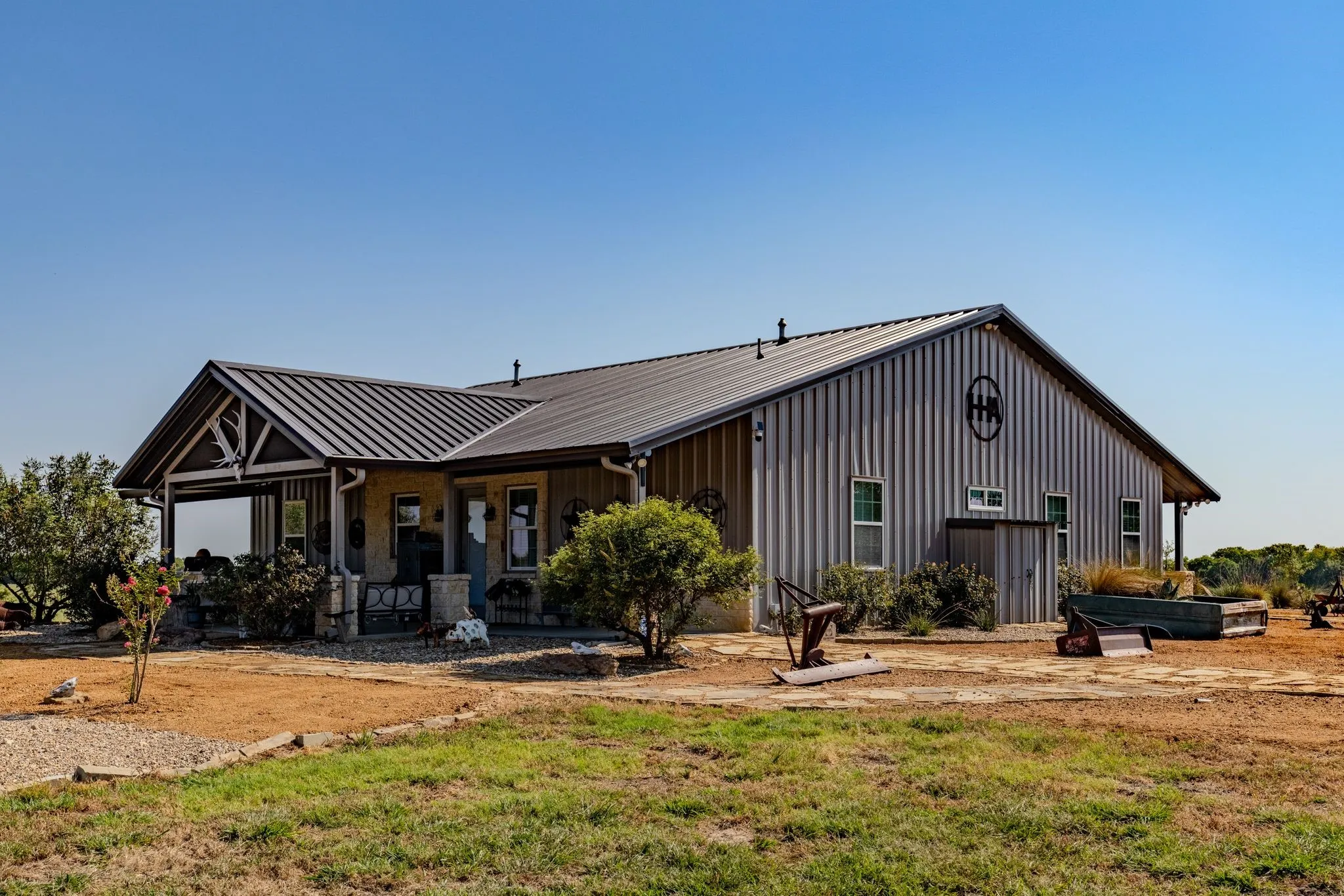 Single Family Residence For Sale in Hunt County , 1704 County Road 1002, Greenville, Texas 75401, 3 Bedroom, 2 Bathroom, Garage spaces, 2,205 Sqft, built in 2018, mls#21367116, Real Estate Agent in Greenville, Homes For Sale in Hunt county, Homes For Sale in Greenville, Realtor in Greenville Texas, Real Estate Brokerage Independent Realty Texas, Luminita Cordes Realtor