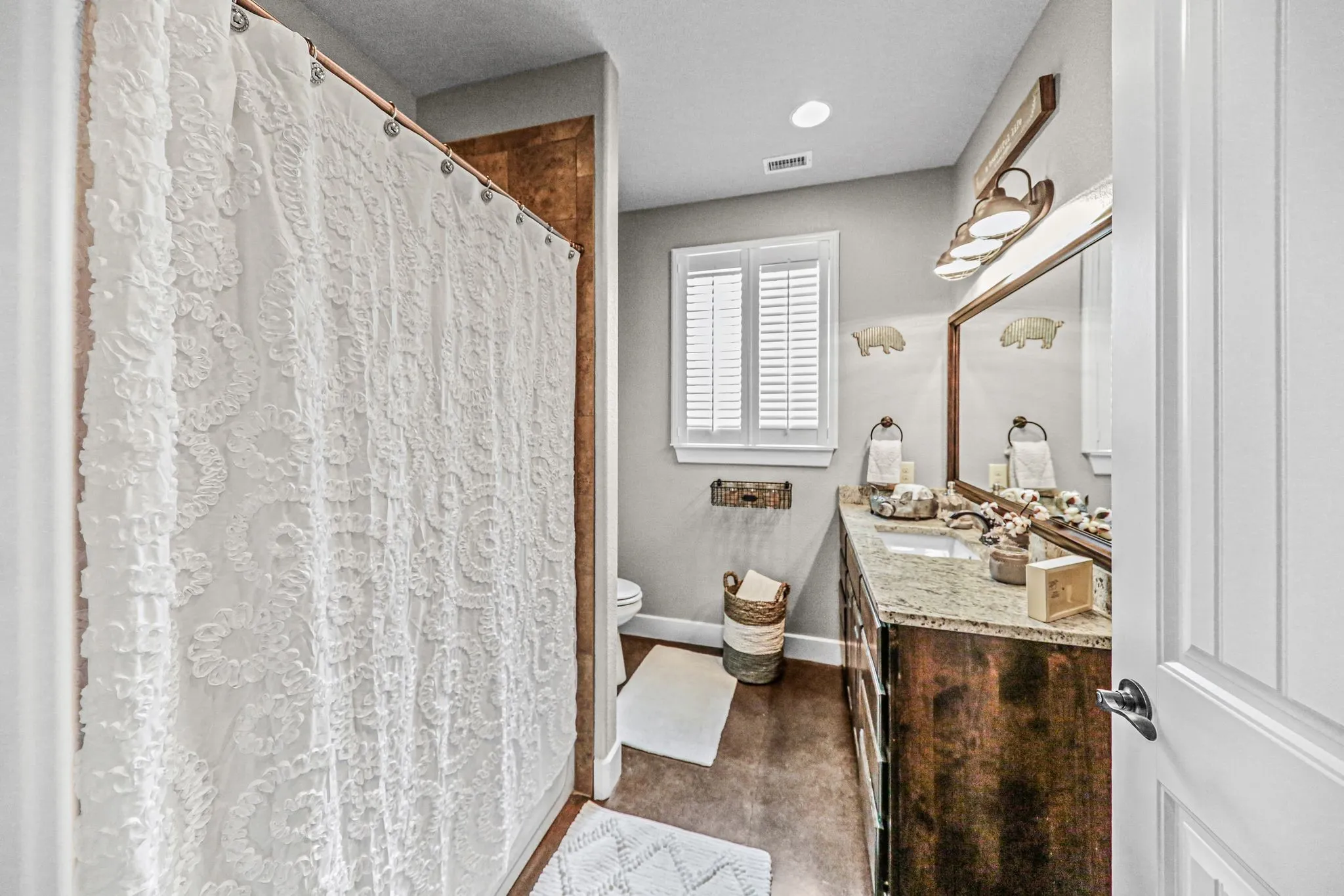 Single Family Residence For Sale in Hunt County , 1704 County Road 1002, Greenville, Texas 75401, 3 Bedroom, 2 Bathroom, Garage spaces, 2,205 Sqft, built in 2018, mls#21367116, Real Estate Agent in Greenville, Homes For Sale in Hunt county, Homes For Sale in Greenville, Realtor in Greenville Texas, Real Estate Brokerage Independent Realty Texas, Luminita Cordes Realtor