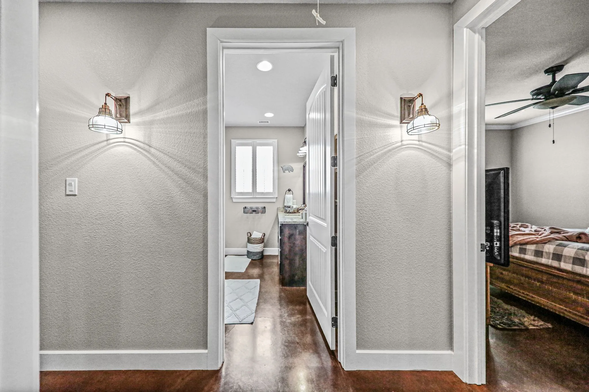 Decorate sconce lighting in hallway