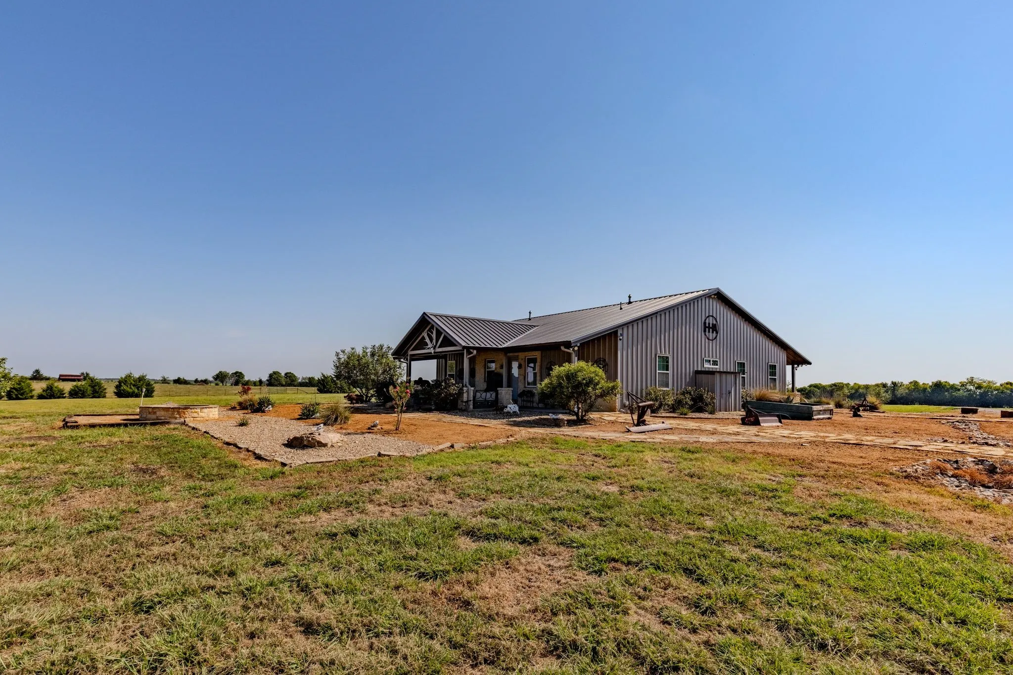 Single Family Residence For Sale in Hunt County , 1704 County Road 1002, Greenville, Texas 75401, 3 Bedroom, 2 Bathroom, Garage spaces, 2,205 Sqft, built in 2018, mls#21367116, Real Estate Agent in Greenville, Homes For Sale in Hunt county, Homes For Sale in Greenville, Realtor in Greenville Texas, Real Estate Brokerage Independent Realty Texas, Luminita Cordes Realtor