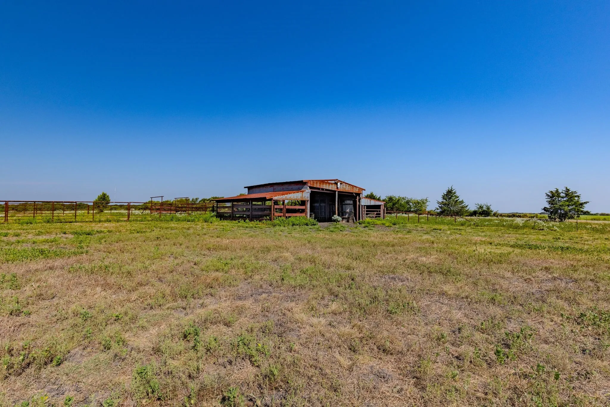 Single Family Residence For Sale in Hunt County , 1704 County Road 1002, Greenville, Texas 75401, 3 Bedroom, 2 Bathroom, Garage spaces, 2,205 Sqft, built in 2018, mls#21367116, Real Estate Agent in Greenville, Homes For Sale in Hunt county, Homes For Sale in Greenville, Realtor in Greenville Texas, Real Estate Brokerage Independent Realty Texas, Luminita Cordes Realtor