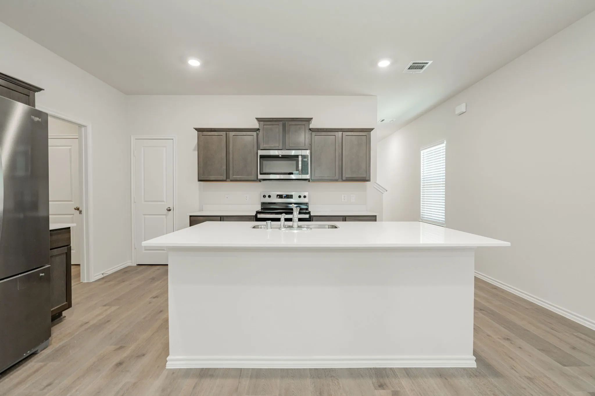 Single Family Residence For Rent in Hunt County , 903 Shear Drive, Royse City, Texas 75189, 3 Bedroom, 3 Bathroom, 2 Garage spaces, 1,898 Sqft, built in 2024, mls#21373773, Real Estate Agent in Royse City, Homes For Rent in Hunt county, Homes For Rent in Royse City, Realtor in Royse City Texas, Real Estate Brokerage Independent Realty Texas, Luminita Cordes Realtor