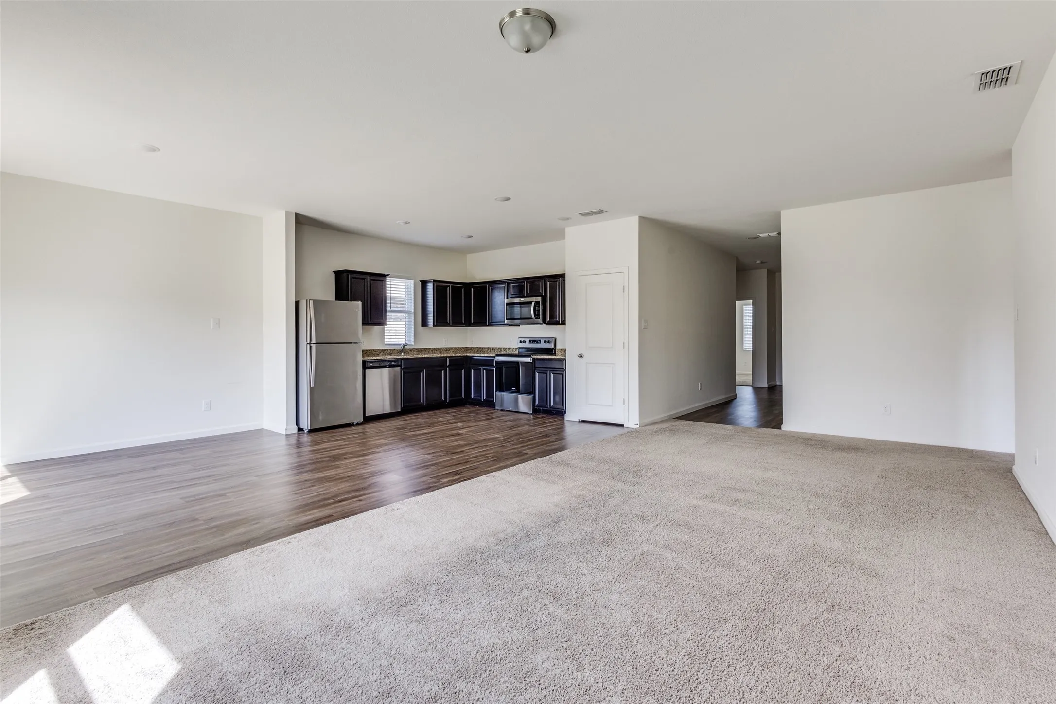 Single Family Residence For Rent in Collin County , 821 Cherry Blossom Street, Anna, Texas 75409, 3 Bedroom, 2 Bathroom, 2 Garage spaces, 1,700 Sqft, built in 2021, mls#21370492, Real Estate Agent in Anna, Homes For Rent in Collin county, Homes For Rent in Anna, Realtor in Anna Texas, Real Estate Brokerage Independent Realty Texas, Luminita Cordes Realtor