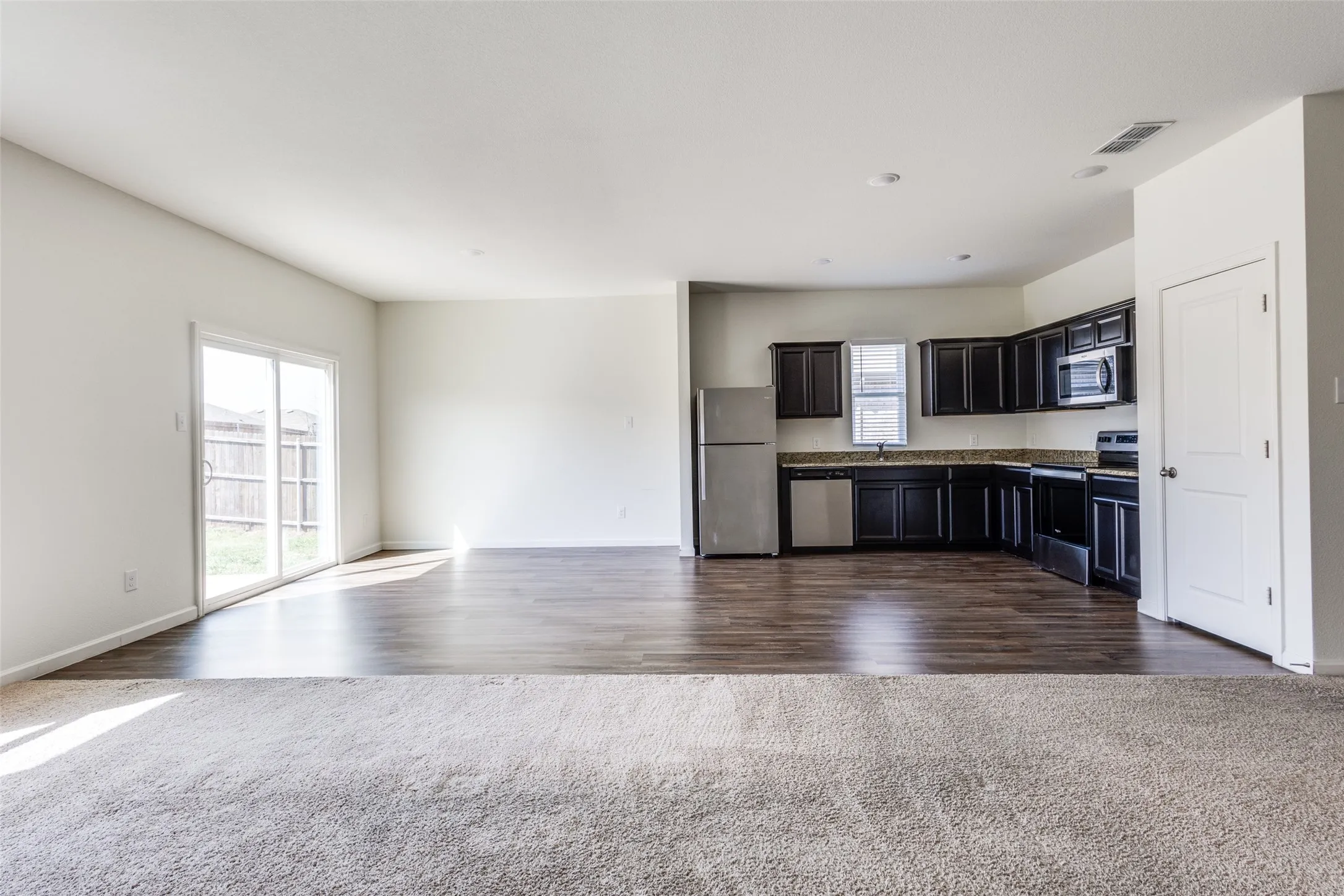 Single Family Residence For Rent in Collin County , 821 Cherry Blossom Street, Anna, Texas 75409, 3 Bedroom, 2 Bathroom, 2 Garage spaces, 1,700 Sqft, built in 2021, mls#21370492, Real Estate Agent in Anna, Homes For Rent in Collin county, Homes For Rent in Anna, Realtor in Anna Texas, Real Estate Brokerage Independent Realty Texas, Luminita Cordes Realtor