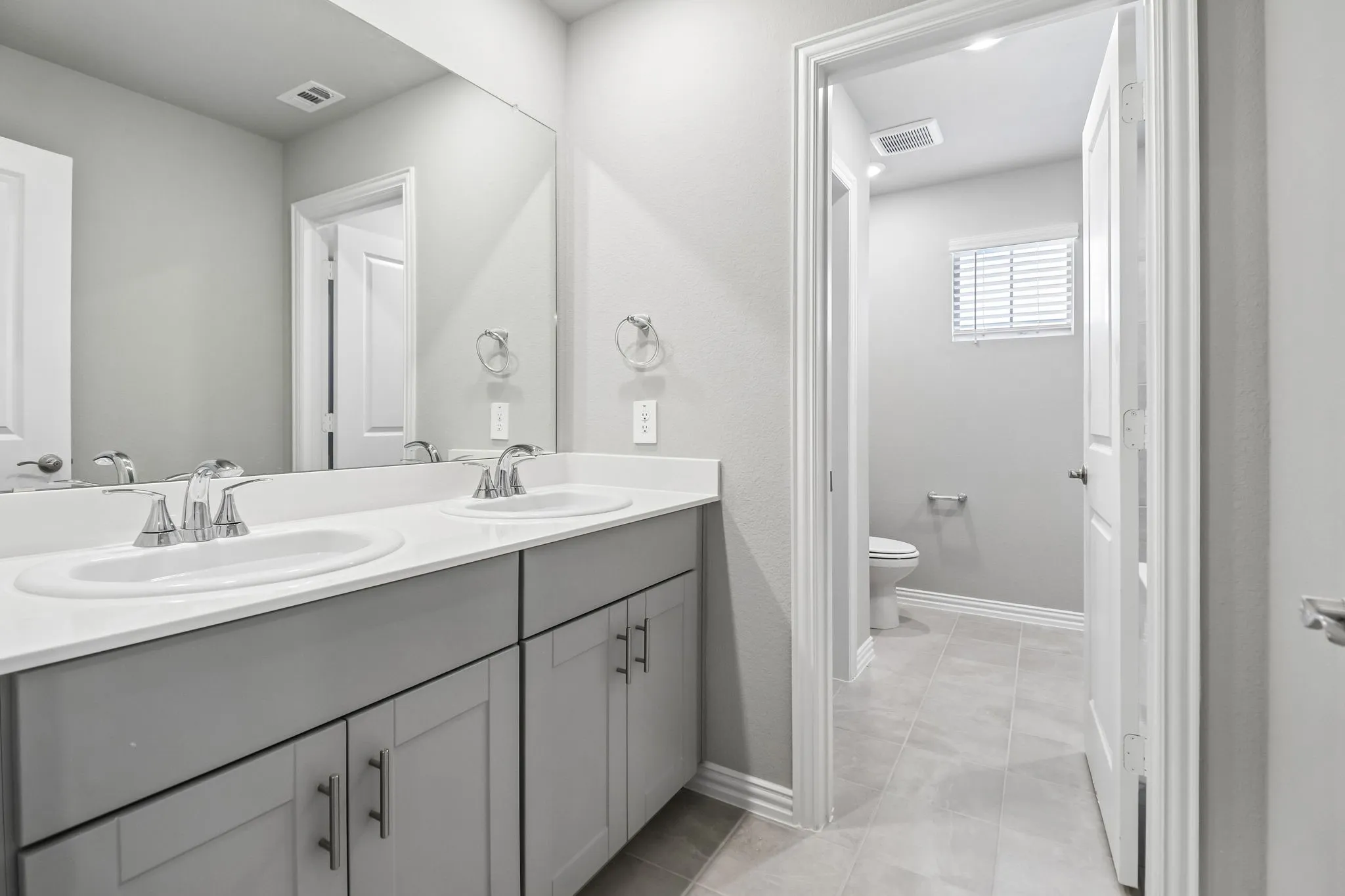 Photo is not of the actual home, but is an inspirational photo of builder’s model home and may depict options, furnishings, and/or decorator features that are not included.