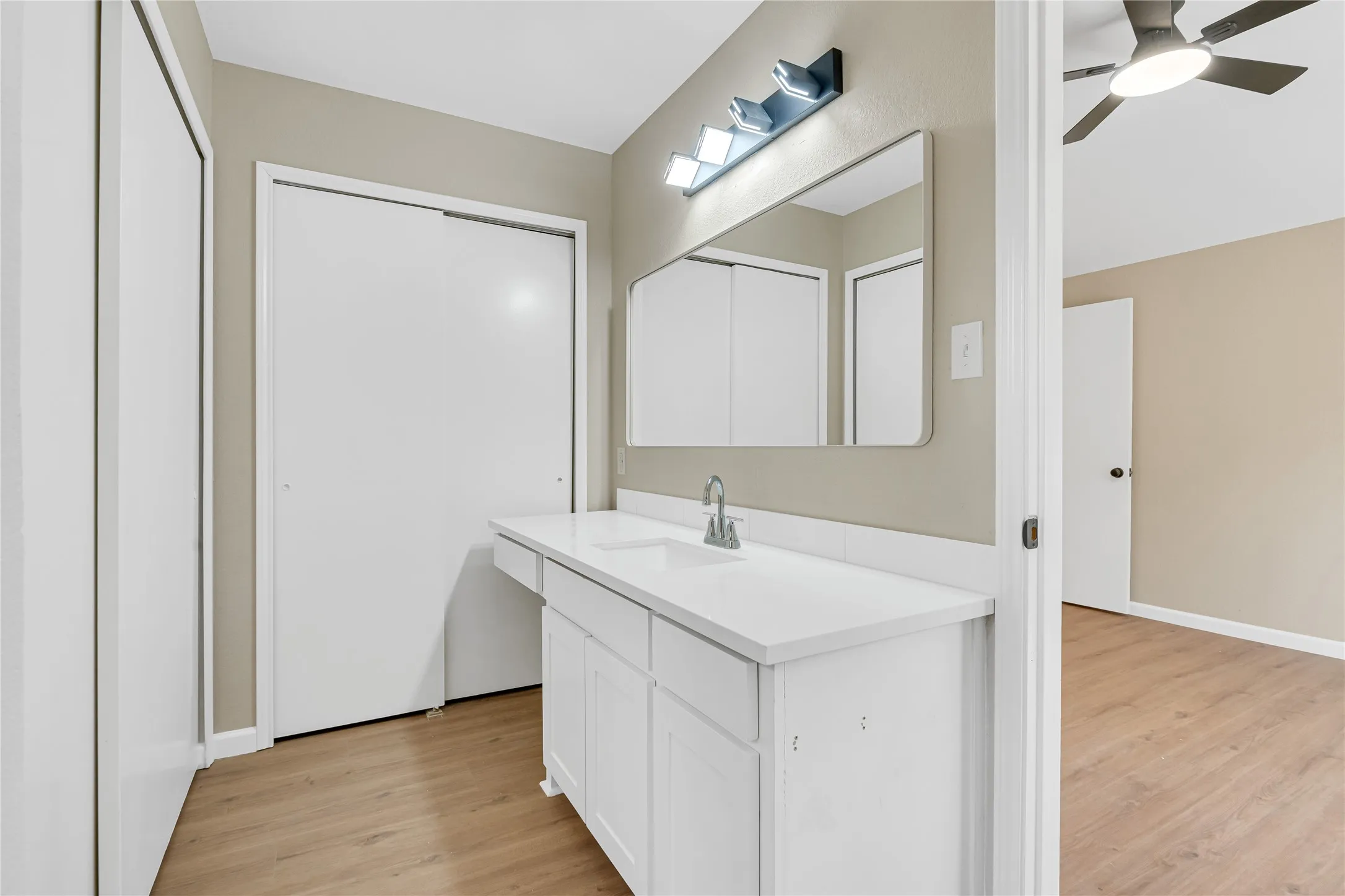 Dual vanity with integrated sinks and white cabinetry