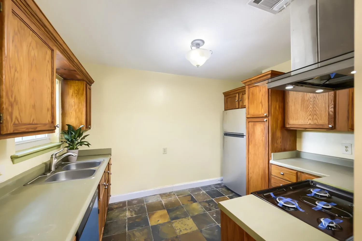Single Family Residence For Rent in Dallas County , 5108 Parkland Avenue, Dallas, Texas 75235, 3 Bedroom, 1 Bathroom, 1 Garage spaces, 1,267 Sqft, built in 1945, mls#21373770, Real Estate Agent in Dallas, Homes For Rent in Dallas county, Homes For Rent in Dallas, Realtor in Dallas Texas, Real Estate Brokerage Independent Realty Texas, Luminita Cordes Realtor