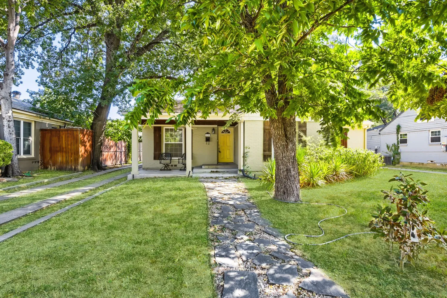 Single Family Residence For Rent in Dallas County , 5108 Parkland Avenue, Dallas, Texas 75235, 3 Bedroom, 1 Bathroom, 1 Garage spaces, 1,267 Sqft, built in 1945, mls#21373770, Real Estate Agent in Dallas, Homes For Rent in Dallas county, Homes For Rent in Dallas, Realtor in Dallas Texas, Real Estate Brokerage Independent Realty Texas, Luminita Cordes Realtor