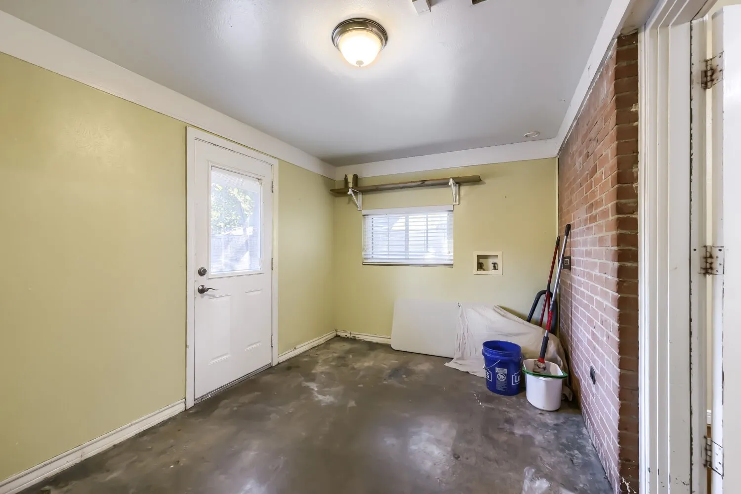 Single Family Residence For Rent in Dallas County , 5108 Parkland Avenue, Dallas, Texas 75235, 3 Bedroom, 1 Bathroom, 1 Garage spaces, 1,267 Sqft, built in 1945, mls#21373770, Real Estate Agent in Dallas, Homes For Rent in Dallas county, Homes For Rent in Dallas, Realtor in Dallas Texas, Real Estate Brokerage Independent Realty Texas, Luminita Cordes Realtor