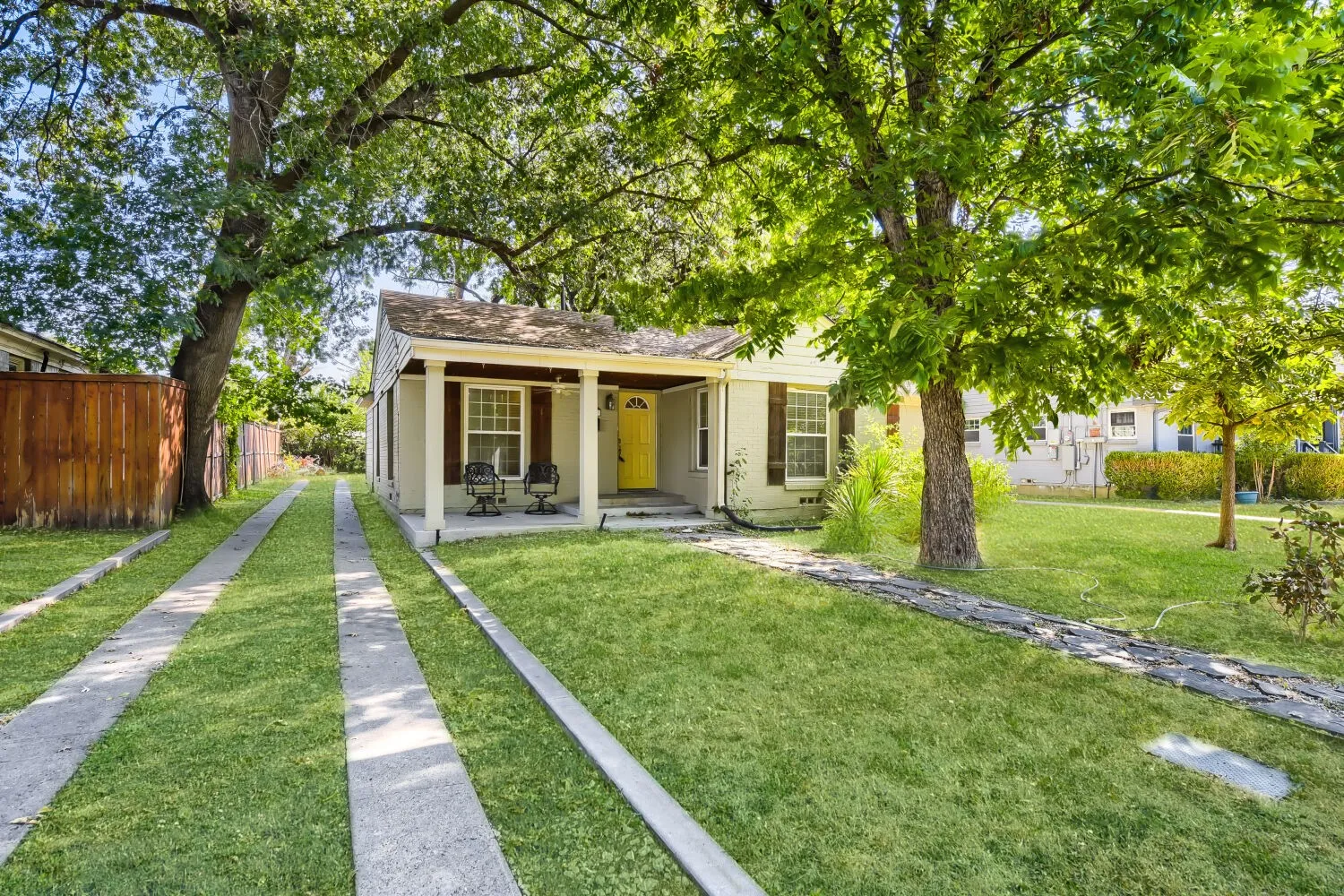 Single Family Residence For Rent in Dallas County , 5108 Parkland Avenue, Dallas, Texas 75235, 3 Bedroom, 1 Bathroom, 1 Garage spaces, 1,267 Sqft, built in 1945, mls#21373770, Real Estate Agent in Dallas, Homes For Rent in Dallas county, Homes For Rent in Dallas, Realtor in Dallas Texas, Real Estate Brokerage Independent Realty Texas, Luminita Cordes Realtor