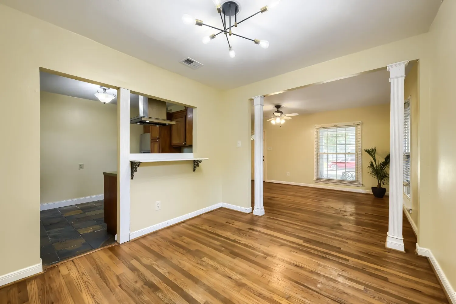 Single Family Residence For Rent in Dallas County , 5108 Parkland Avenue, Dallas, Texas 75235, 3 Bedroom, 1 Bathroom, 1 Garage spaces, 1,267 Sqft, built in 1945, mls#21373770, Real Estate Agent in Dallas, Homes For Rent in Dallas county, Homes For Rent in Dallas, Realtor in Dallas Texas, Real Estate Brokerage Independent Realty Texas, Luminita Cordes Realtor