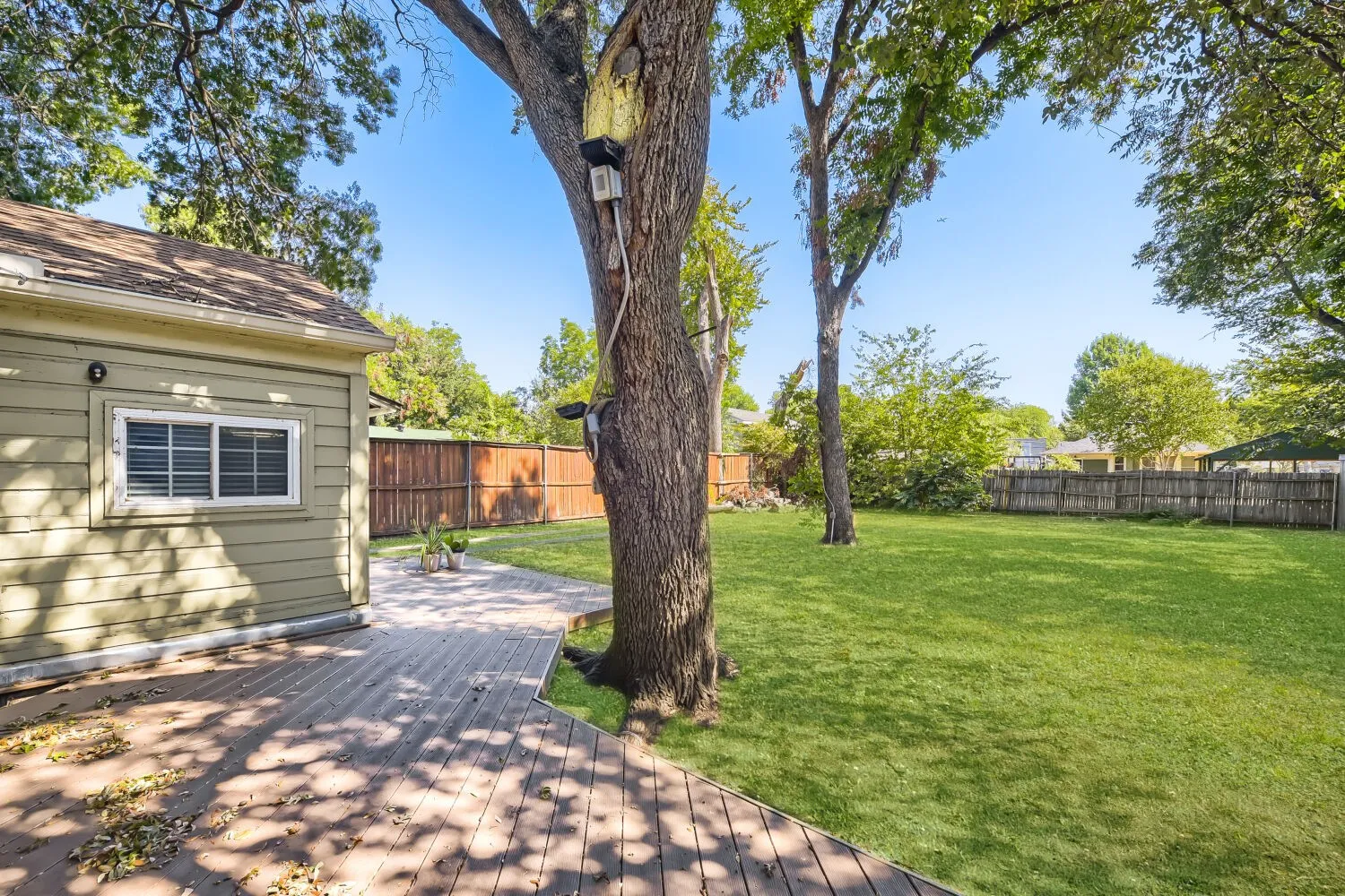 Single Family Residence For Rent in Dallas County , 5108 Parkland Avenue, Dallas, Texas 75235, 3 Bedroom, 1 Bathroom, 1 Garage spaces, 1,267 Sqft, built in 1945, mls#21373770, Real Estate Agent in Dallas, Homes For Rent in Dallas county, Homes For Rent in Dallas, Realtor in Dallas Texas, Real Estate Brokerage Independent Realty Texas, Luminita Cordes Realtor