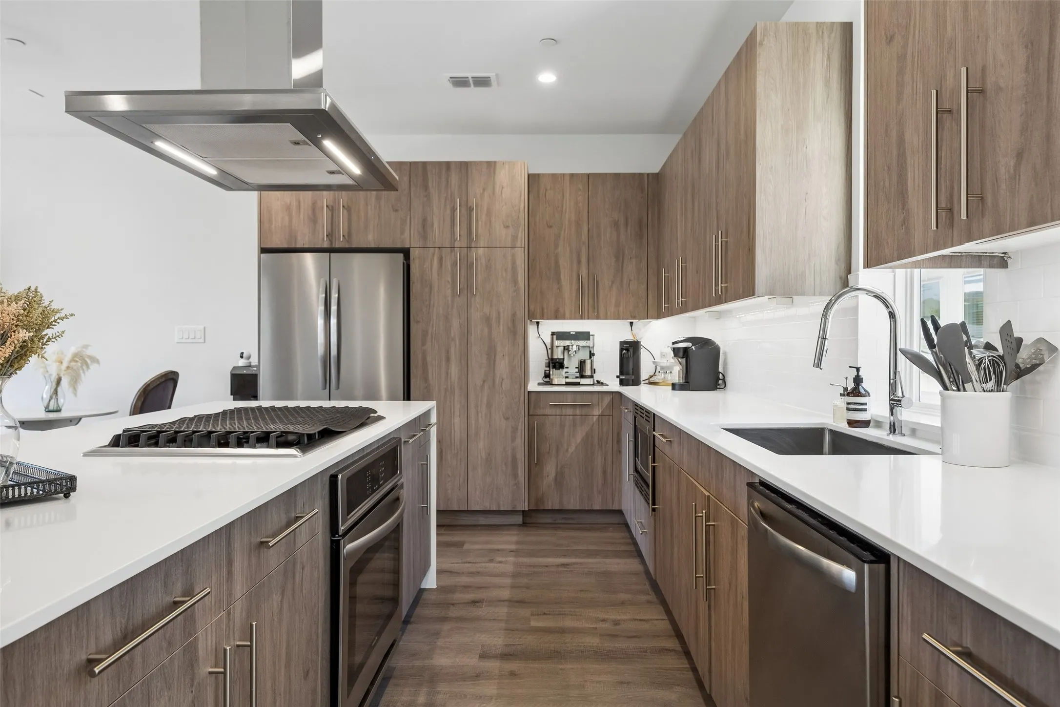 Condominium For Sale in Dallas County , 4726 Manett Street 103, Dallas, Texas 75204, 2 Bedroom, 3 Bathroom, 2 Garage spaces, 1,619 Sqft, built in 2019, mls#21373801, Real Estate Agent in Dallas, Homes For Sale in Dallas county, Homes For Sale in Dallas, Realtor in Dallas Texas, Real Estate Brokerage Independent Realty Texas, Luminita Cordes Realtor